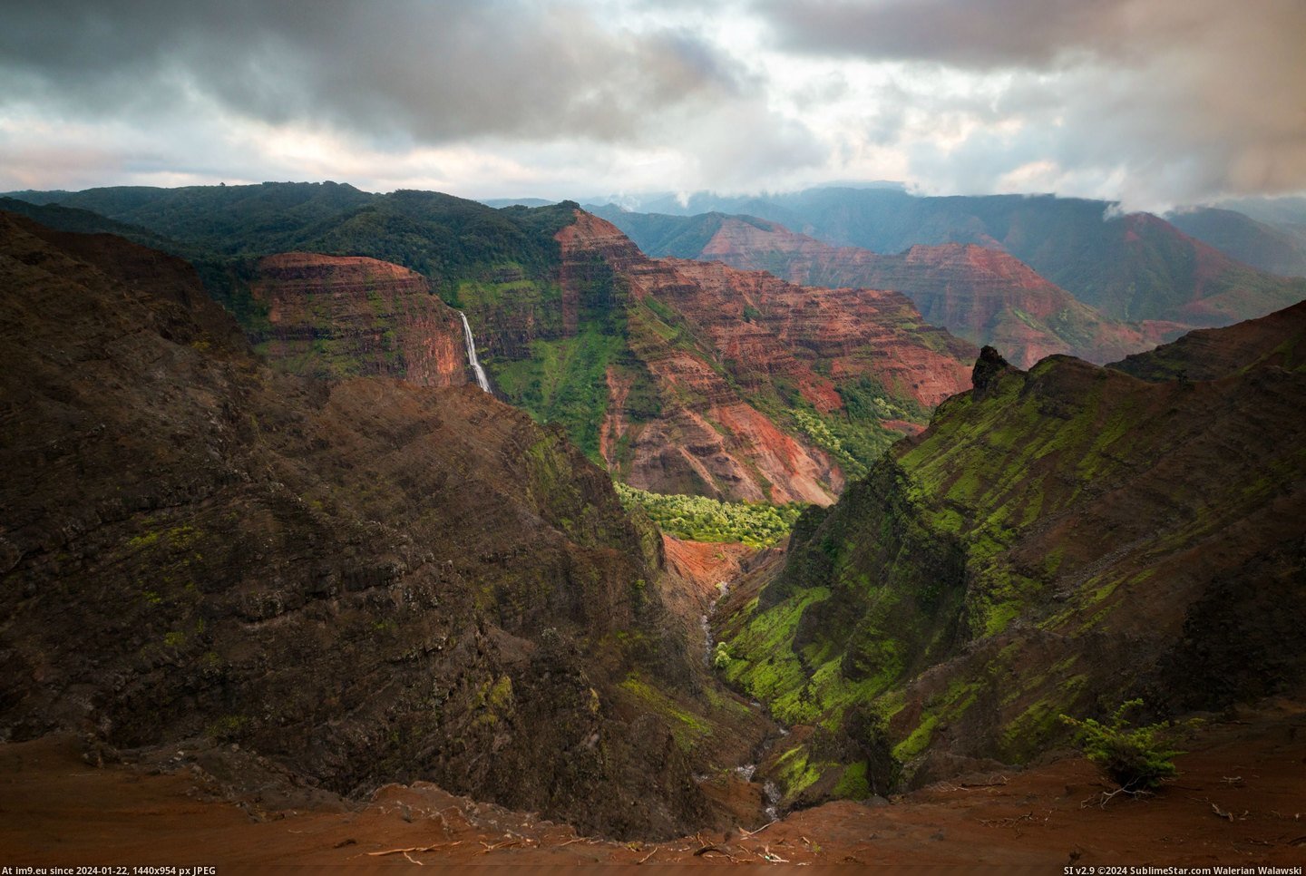 #Canyon #Place #Grand #5472x3648 #Waimea #Easy #Pacific #Kauai [Earthporn] Easy to see why this place is known as the 'Grand Canyon of the Pacific'. Waimea Canyon, Kauai, HI  [5472x3648] Pic. (Изображение из альбом My r/EARTHPORN favs))