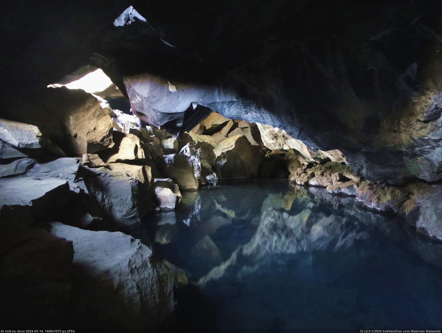#Hot #Iceland #Spring #2592x1944 #Grjotagja #Hidden #Cave #Underground [Earthporn] Hidden underground hot spring in Grjotagja Cave, Iceland [OC] [2592x1944] Pic. (Obraz z album My r/EARTHPORN favs))