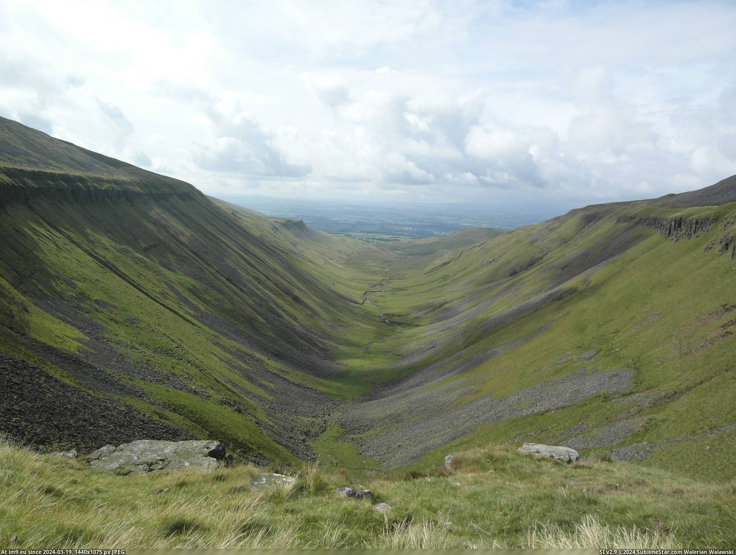 #High #3648x2736 #Nick #Cup [Earthporn] High Cup Nick, Pennines, UK [3648x2736] Pic. (Image of album My r/EARTHPORN favs))