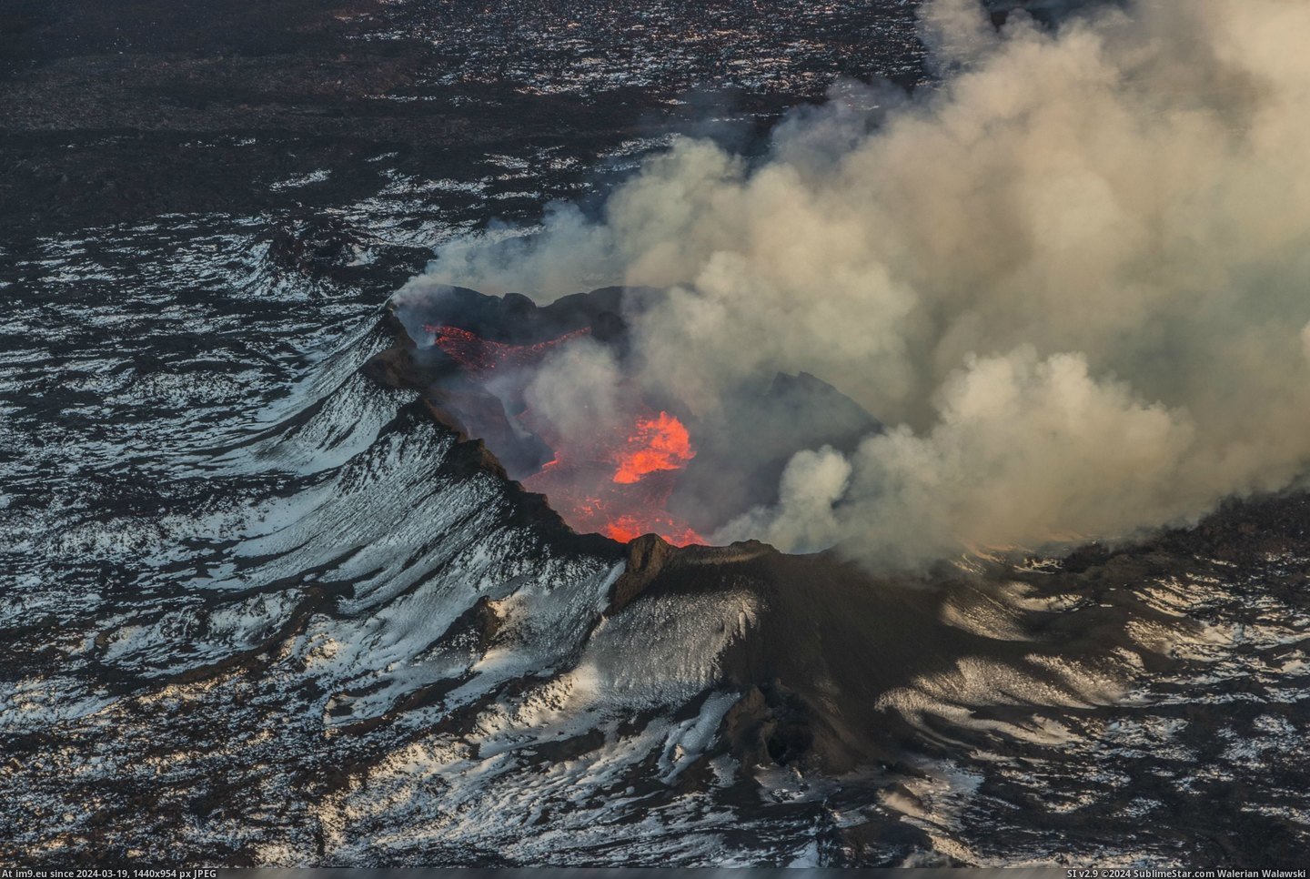#Iceland #Eruption #Holuhraun #3110x2073 [Earthporn] Holuhraun eruption, Iceland  [3110x2073] Pic. (Image of album My r/EARTHPORN favs))
