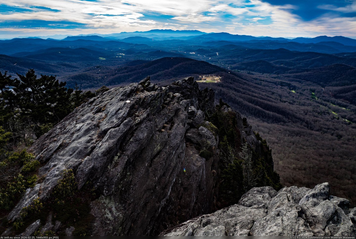 #Black #Mitchell #Usa #Grandfather #Peak #Mountains #Mountain [Earthporn] Linville Peak, Grandfather Mountain, NC, USA: looking towards Mt. Mitchell and the Black Mountains[5456x3642] Pic. (Изображение из альбом My r/EARTHPORN favs))