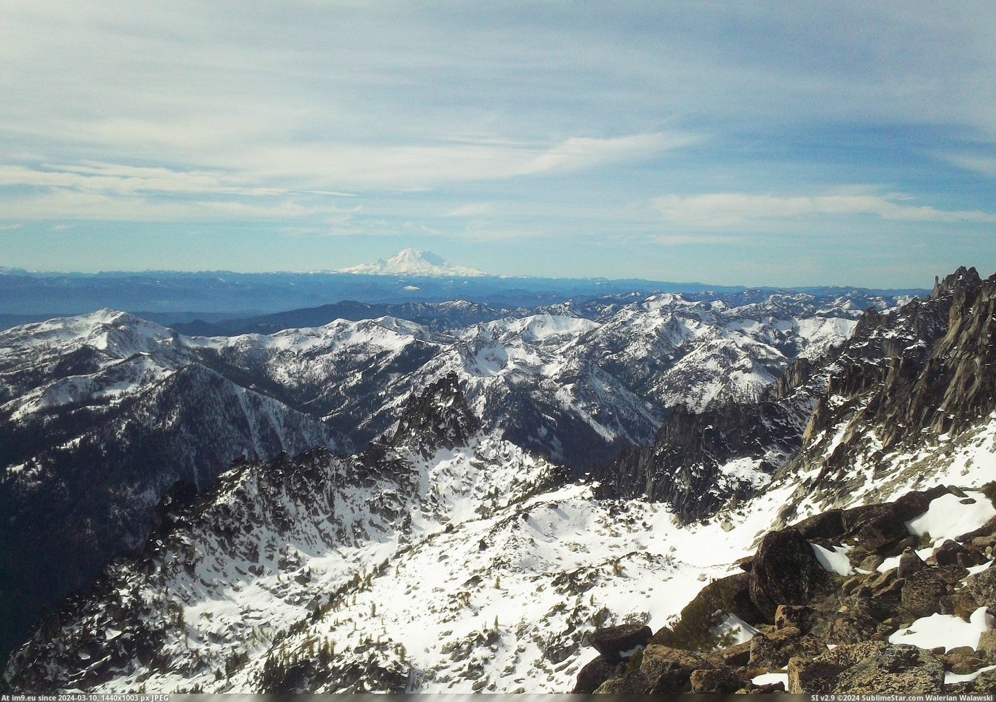 #Peak #Miles #Leavenworth #Mcclellen #Rainier #Summit [Earthporn] Mt. Rainier from the summit of McClellen Peak~70 miles away near Leavenworth WA [OC][2916x2043] Pic. (Изображение из альбом My r/EARTHPORN favs))