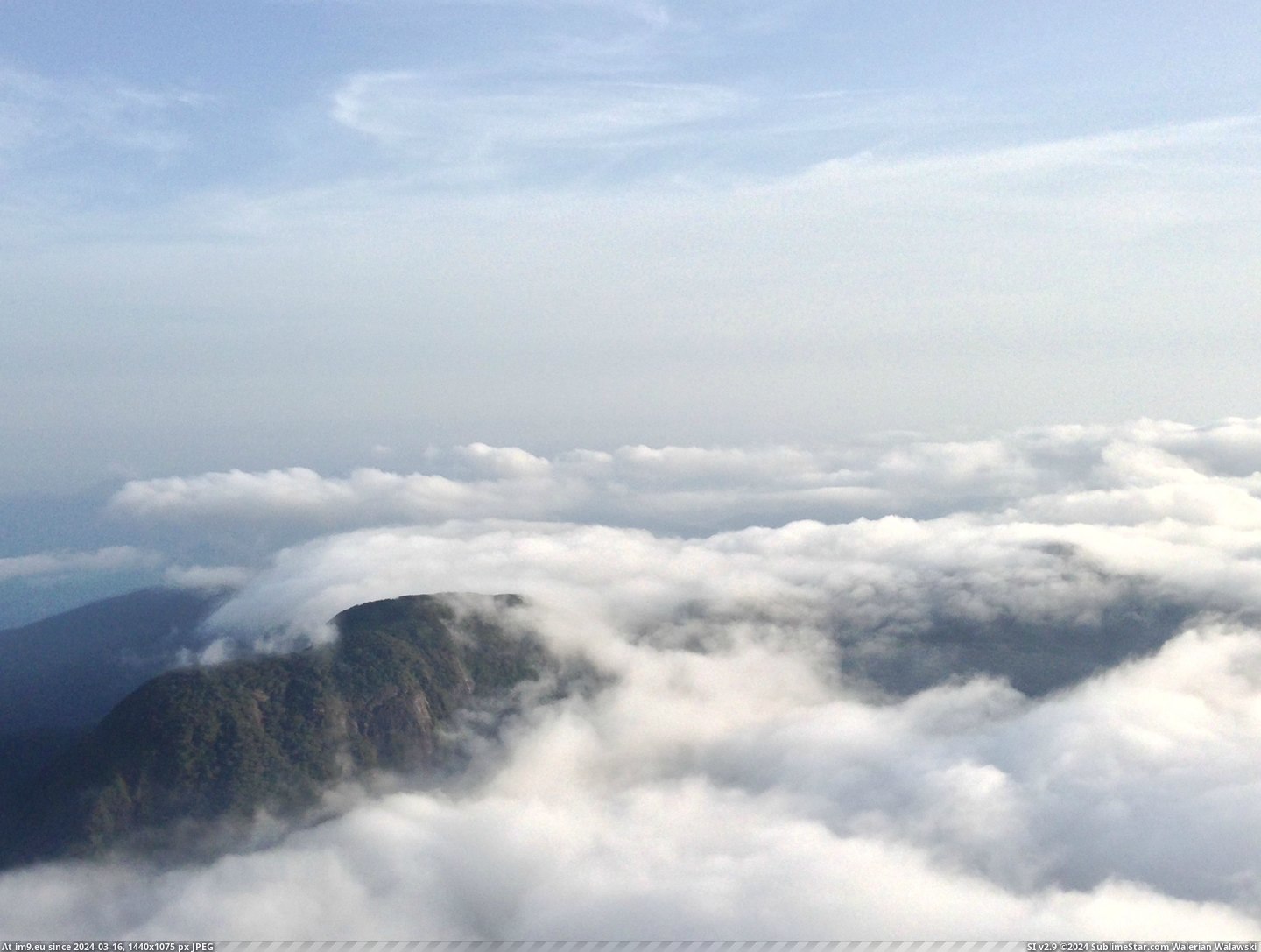 #Top #3264x2448 #Lanka #Sri #Peak #Adam [Earthporn] On top of Adam's Peak in Sri Pada, Sri Lanka [3264x2448] OC Pic. (Image of album My r/EARTHPORN favs))