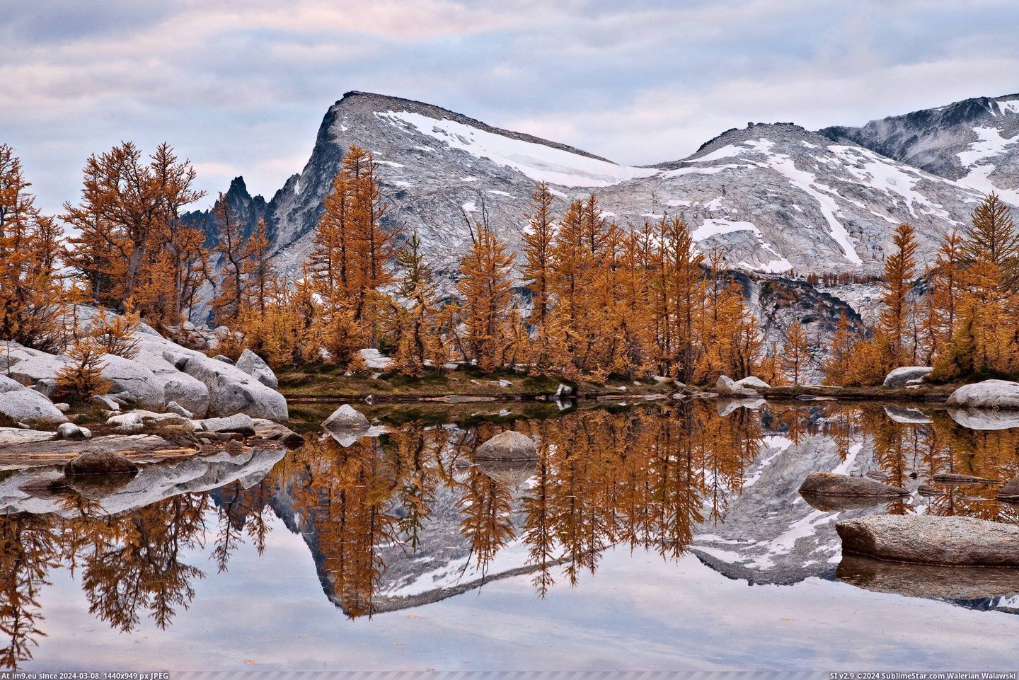 #Lake #Usa #Enchantments #Perfection #Fall [Earthporn] Perfection Lake in the Enchantments in Fall - WA, USA [2,048  Pic. (Image of album My r/EARTHPORN favs))