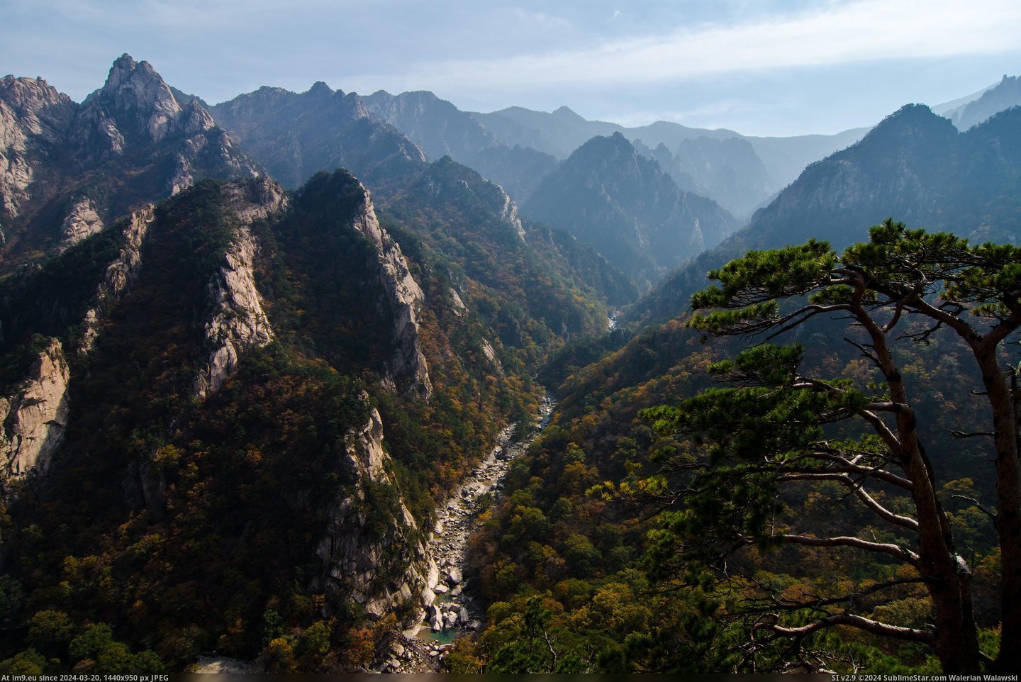 #Park #National #Korea #Foliage #Seoraksan #South #Peak [Earthporn] Seoraksan National Park (설악산국립공원), South Korea, during peak foliage. (4928*3264) [OC] Pic. (Image of album My r/EARTHPORN favs))