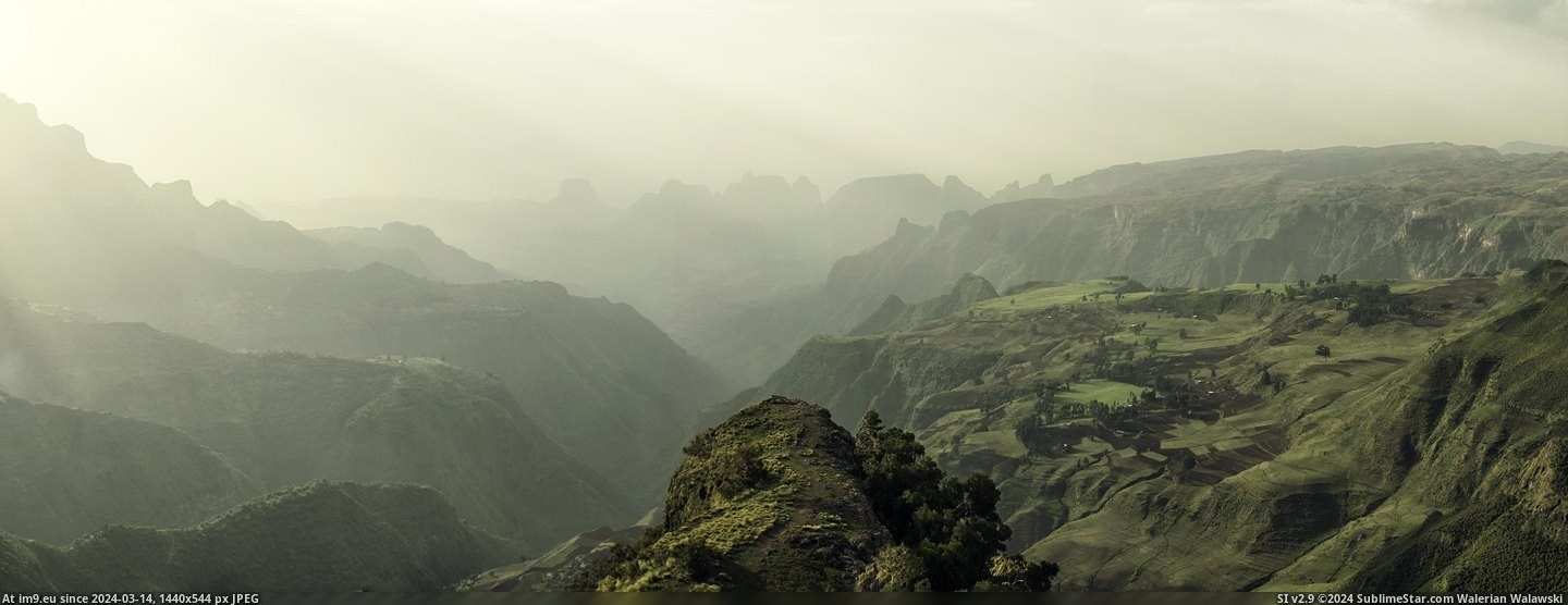 #One #Park #Ethiopia #Benches #Simien #World #Mountains [Earthporn] Simien Mountains, Ethiopia & one of the best placed park benches in the world. [5000 x 1900] [OC] Pic. (Obraz z album My r/EARTHPORN favs))