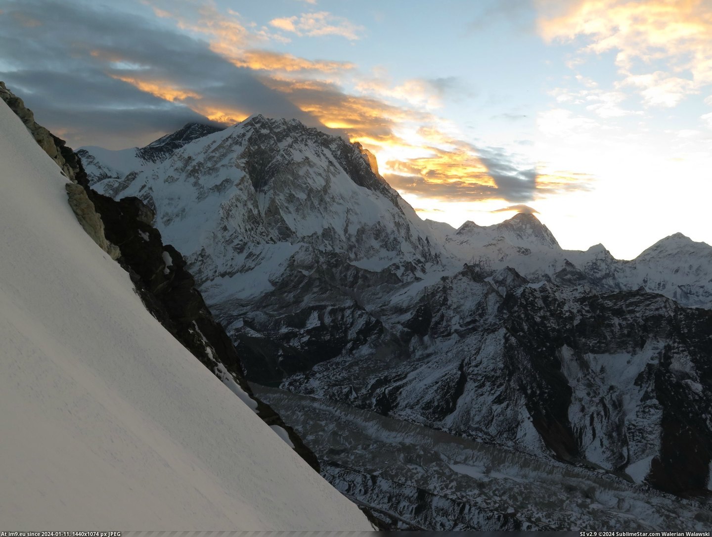 #Sunrise #East #Summit #Lobuche #Makalu #Ridge #Everest #6000m [Earthporn] Sunrise over Everest and Makalu, taken from Lobuche East's summit ridge at around 6000m [OC] [3000x225] Pic. (Image of album My r/EARTHPORN favs))