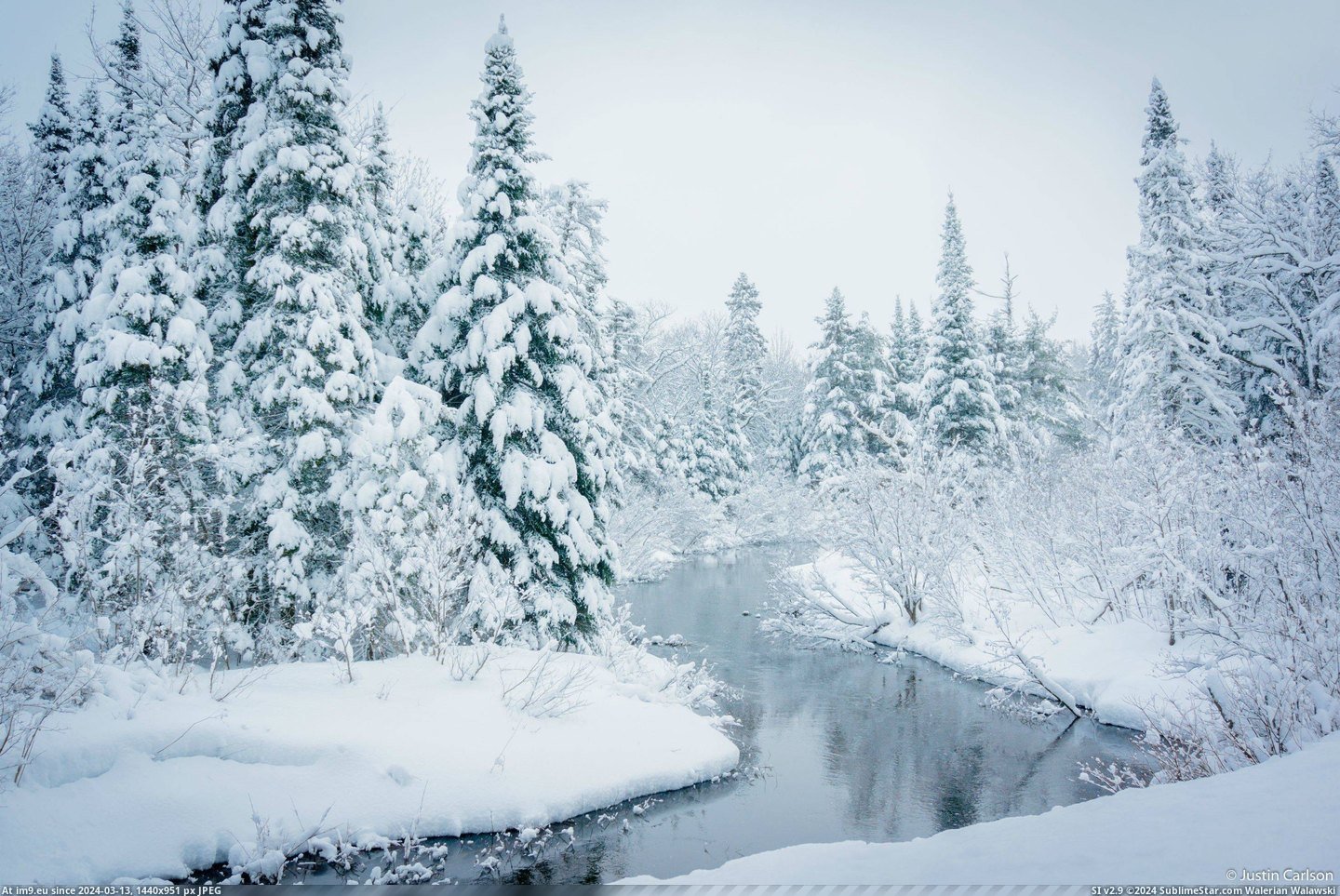 #Photo #River #Michigan #Snowfall #4912x3264 #Upper #Peninsula #Justin [Earthporn] The Carp River after today's snowfall in Michigan's Upper Peninsula. Photo by Justin Carlson [4912x3264] Pic. (Obraz z album My r/EARTHPORN favs))