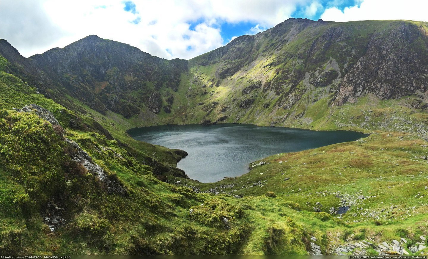 #Top #Mountain #Welsh #Poet #Sleeps #Wales [Earthporn] The Welsh say anyone who sleeps on top of the mountain comes down a poet, or a madman. Cader Idris, Wales.  [3993x23 Pic. (Obraz z album My r/EARTHPORN favs))