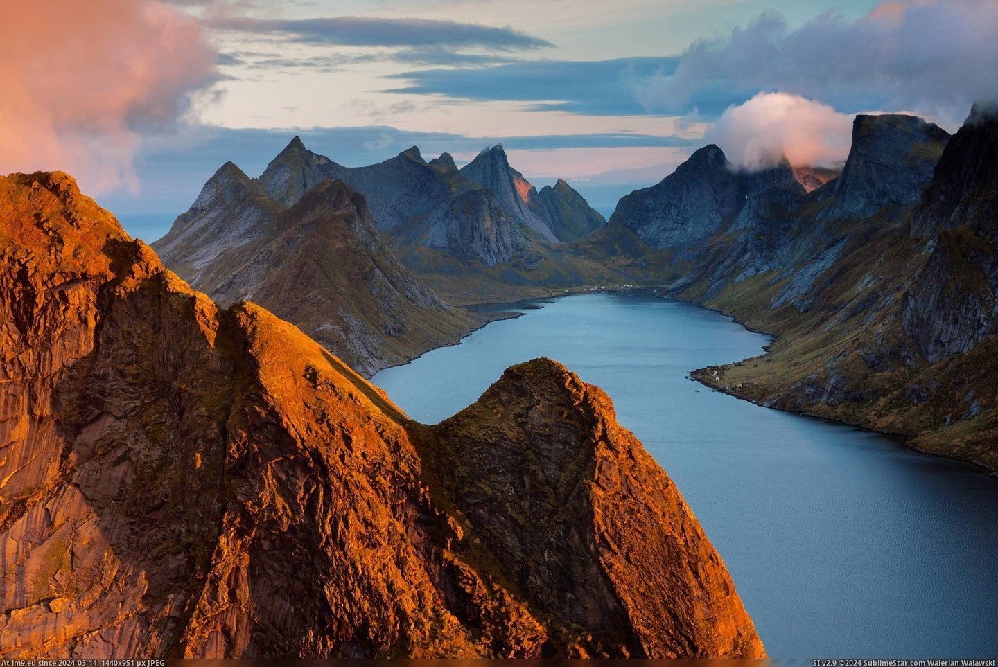 #Photo #World #Islands #2048x1365 #Lofoten #Top #Norway [Earthporn] 'Top of the World' - Lofoten Islands, Norway [2048x1365] Photo by Orsolya Haarberg Pic. (Image of album My r/EARTHPORN favs))