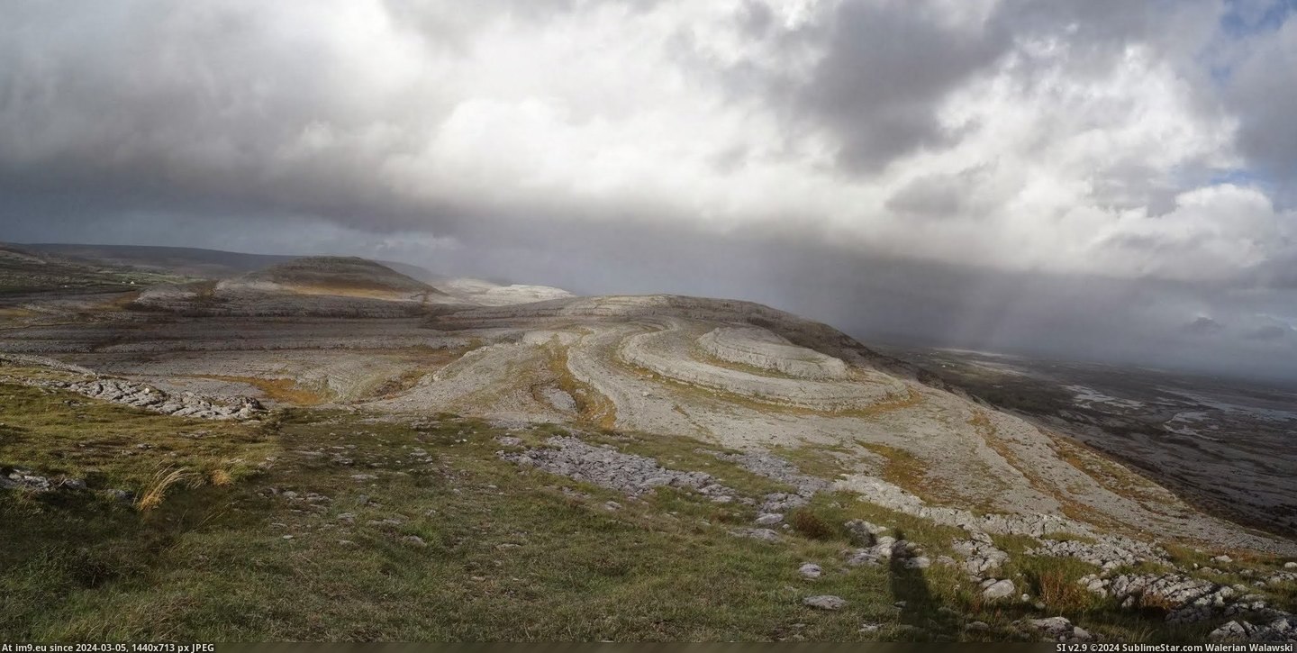 #Mountains #Burren #Twisting #Ireland [Earthporn] Twisting mountains, the burren, Ireland.[OC][2048*1026] Pic. (Obraz z album My r/EARTHPORN favs))