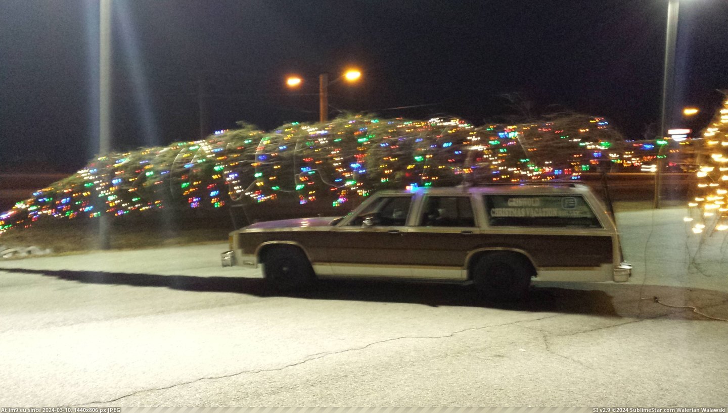 #Funny #Guy #Christmas #Vacation #Wagon #Griswold #Car #Town #Station [Funny] Guy in my town made his station wagon into the Griswold Christmas Vacation car Pic. (Obraz z album My r/FUNNY favs))