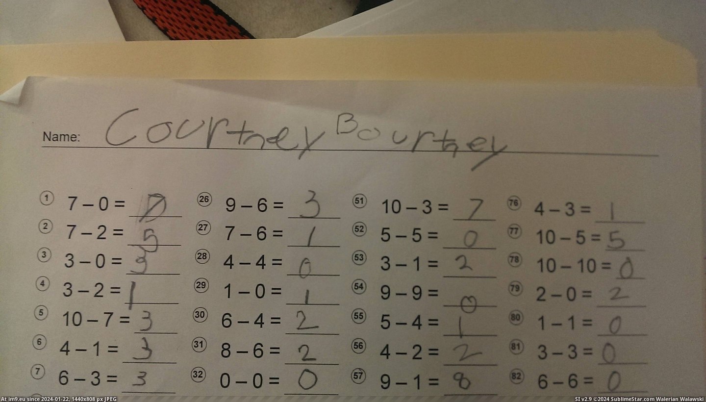 #Funny #Got #She #Own #Wrote #Distracted #Mom #Class #Kid [Funny] This kid is in my mom's class. She got so distracted that she couldn't remember her own last name and wrote this instead Pic. (Obraz z album My r/FUNNY favs))