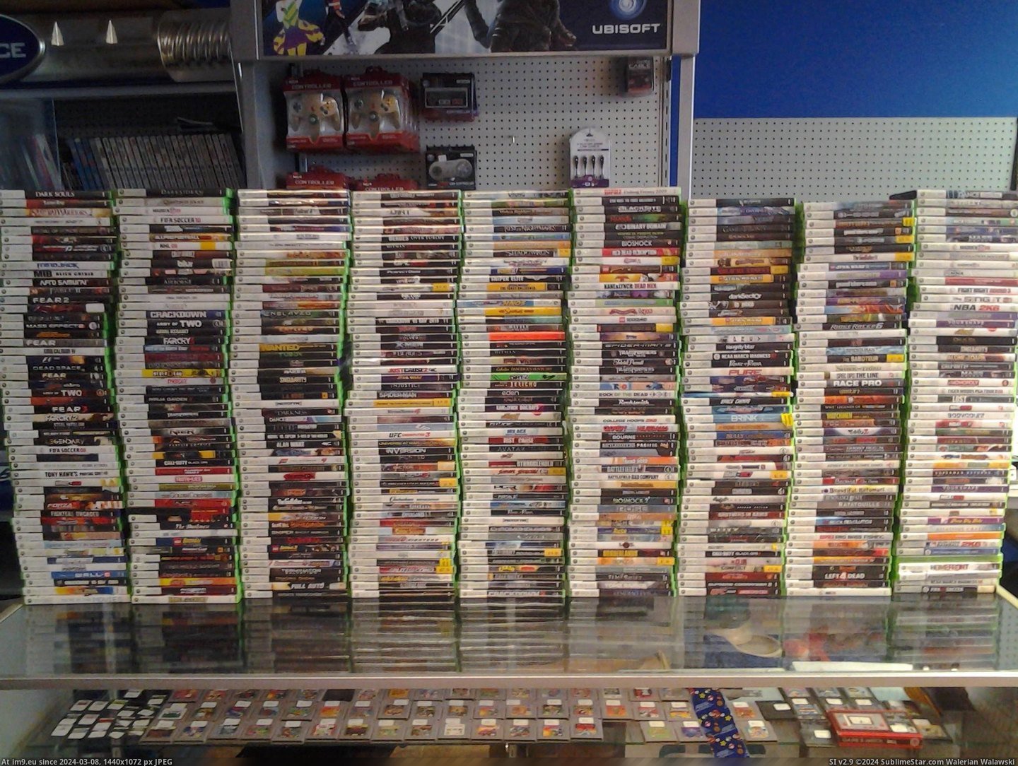 #Gaming #One #British #Columbia #Traded #Guy #Store [Gaming] All these were traded in by one guy at a store in British Columbia. Pic. (Bild von album My r/GAMING favs))