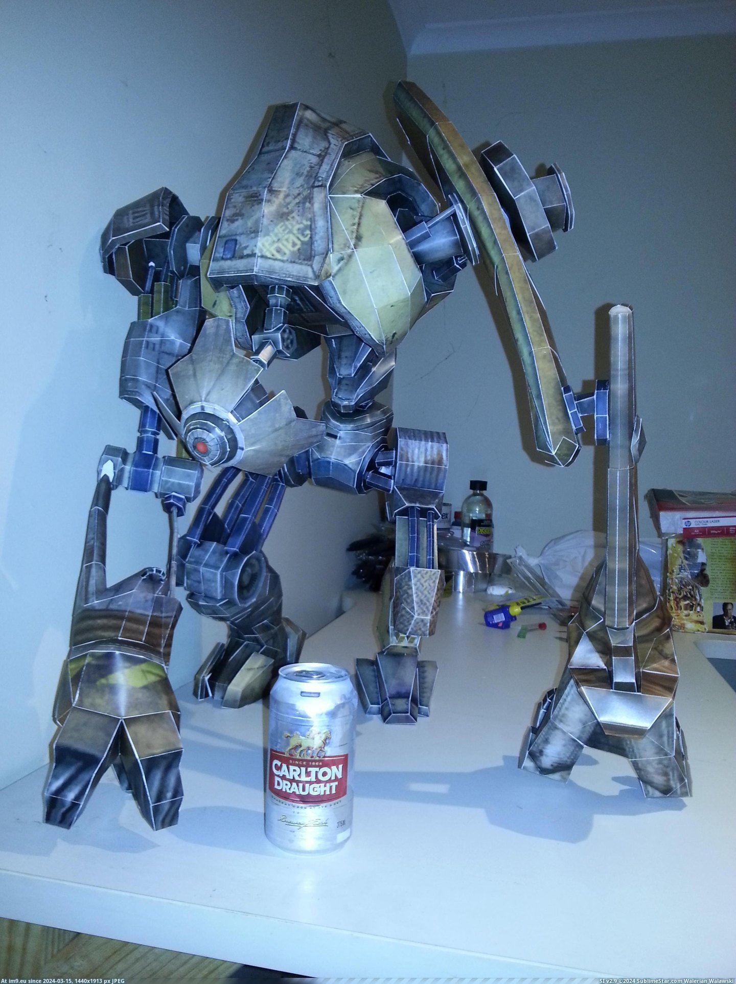 #Gaming #Art #Friend #Beer #Sculpture #Dog #Scale #Paper [Gaming] My friend made this paper art 'Dog' sculpture. (Beer can for scale) Pic. (Bild von album My r/GAMING favs))