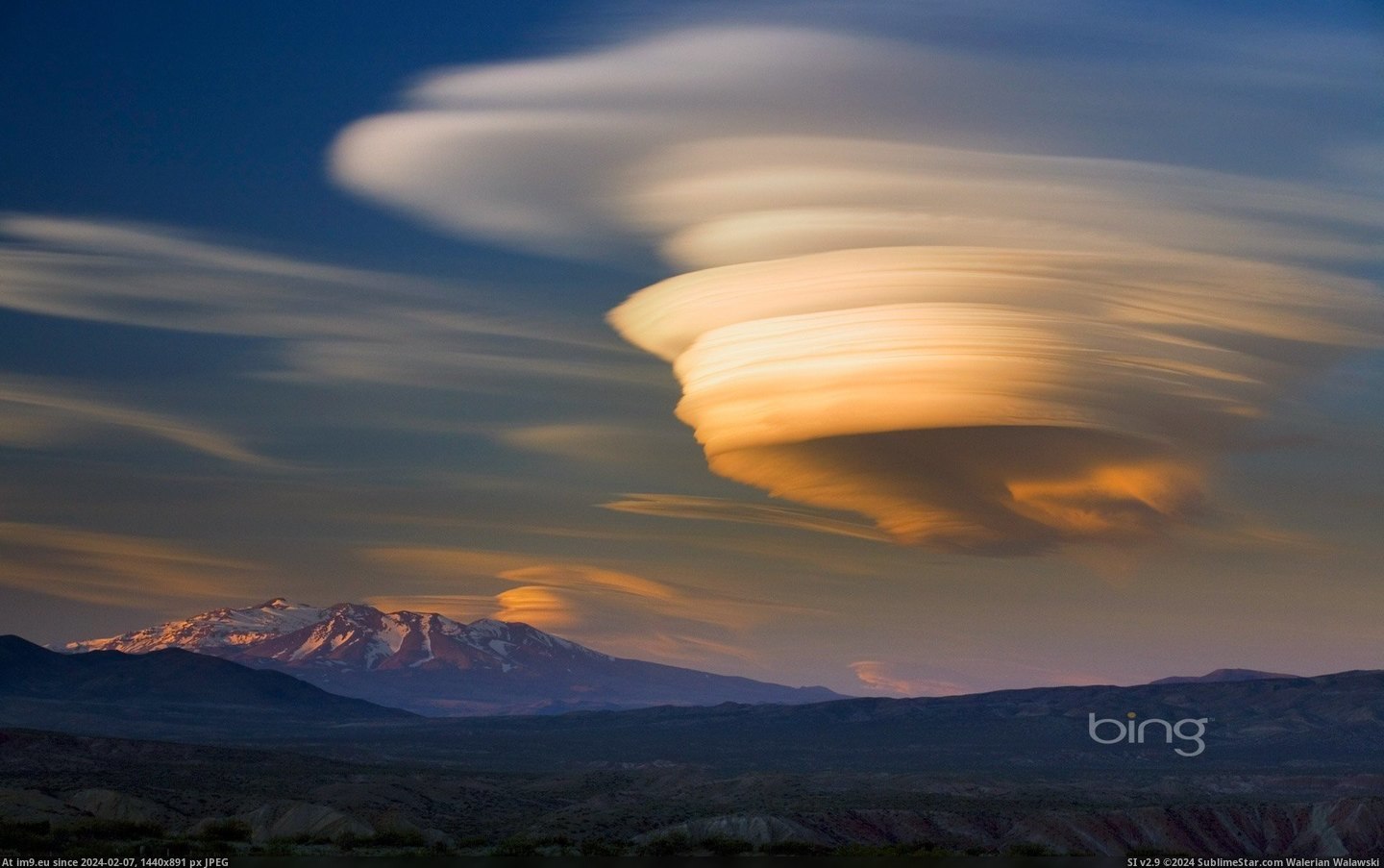 Lenticular cloud sunset over extinct volcano, Patagonia, Argentina (Getty Images) 2013-03-29 (in Best photos of March 2013)