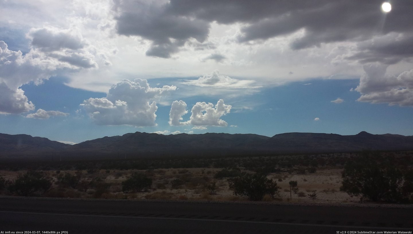 #Perfect #Lol #Cloud [Mildlyinteresting] Almost perfect LOL cloud. Pic. (Obraz z album My r/MILDLYINTERESTING favs))