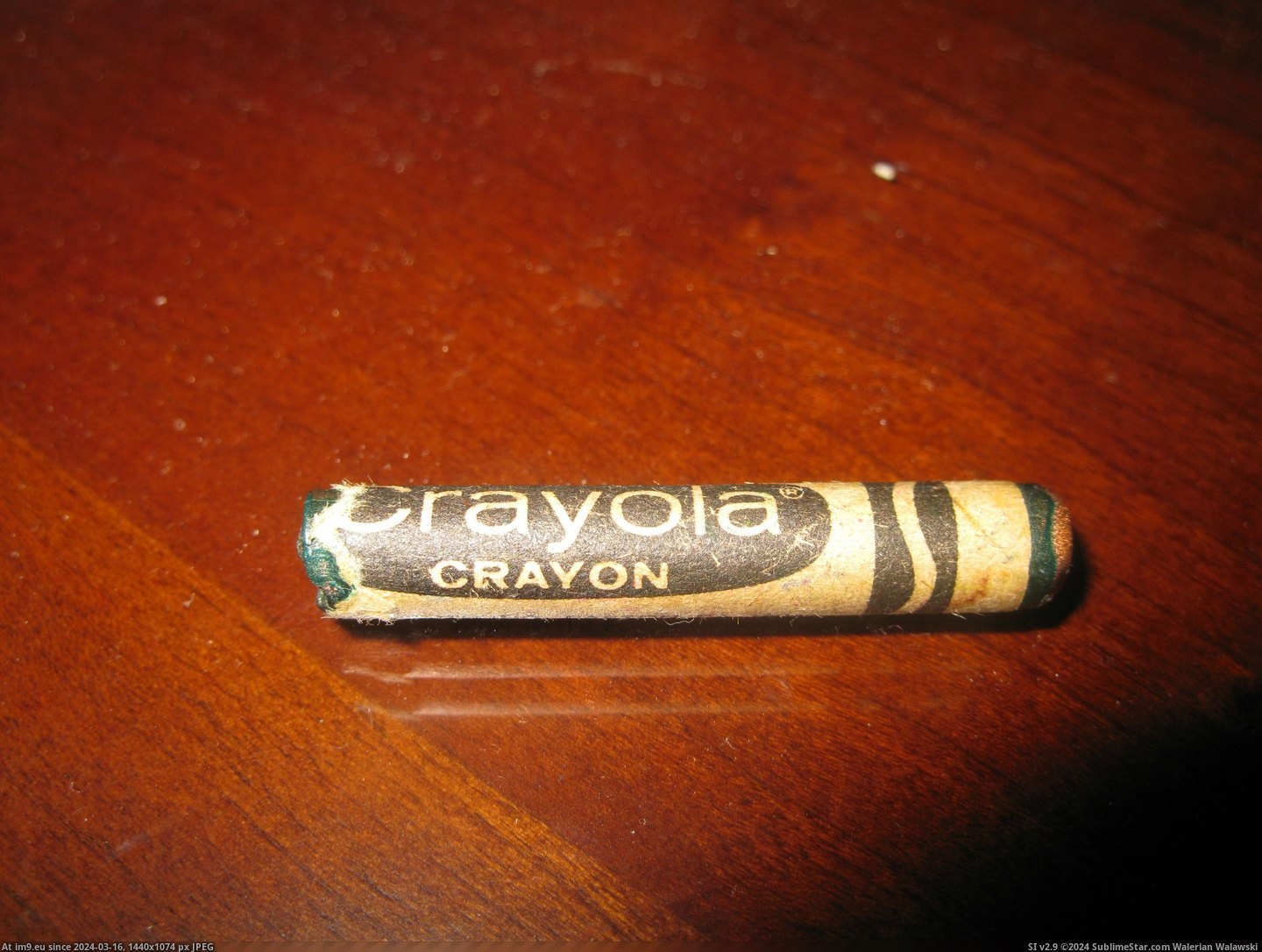 #Old #Can #Green #Copper #Tarnish #Turn #Colored #Crayons [Mildlyinteresting] Copper-colored crayons can actually tarnish and turn green if they're old enough 4 Pic. (Bild von album My r/MILDLYINTERESTING favs))