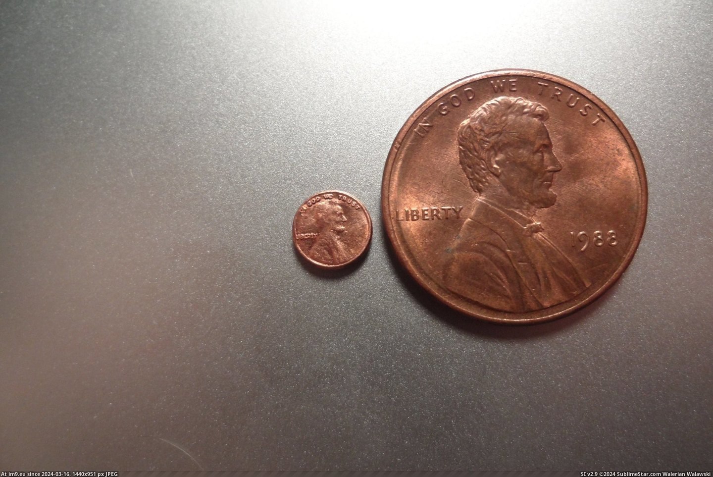 #Small #Penny #Junk #Yard [Mildlyinteresting] Found a really small penny at a junk yard today Pic. (Obraz z album My r/MILDLYINTERESTING favs))