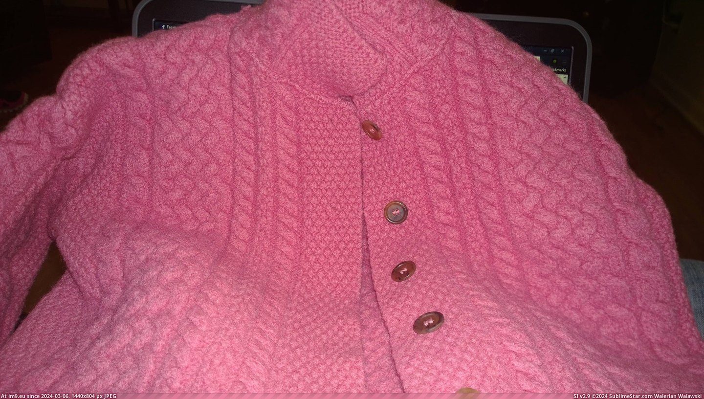 #But #Holes #Button #Buttons #Daughter #Sweater [Mildlyinteresting] My daughter's sweater has buttons, but no button holes. Pic. (Изображение из альбом My r/MILDLYINTERESTING favs))