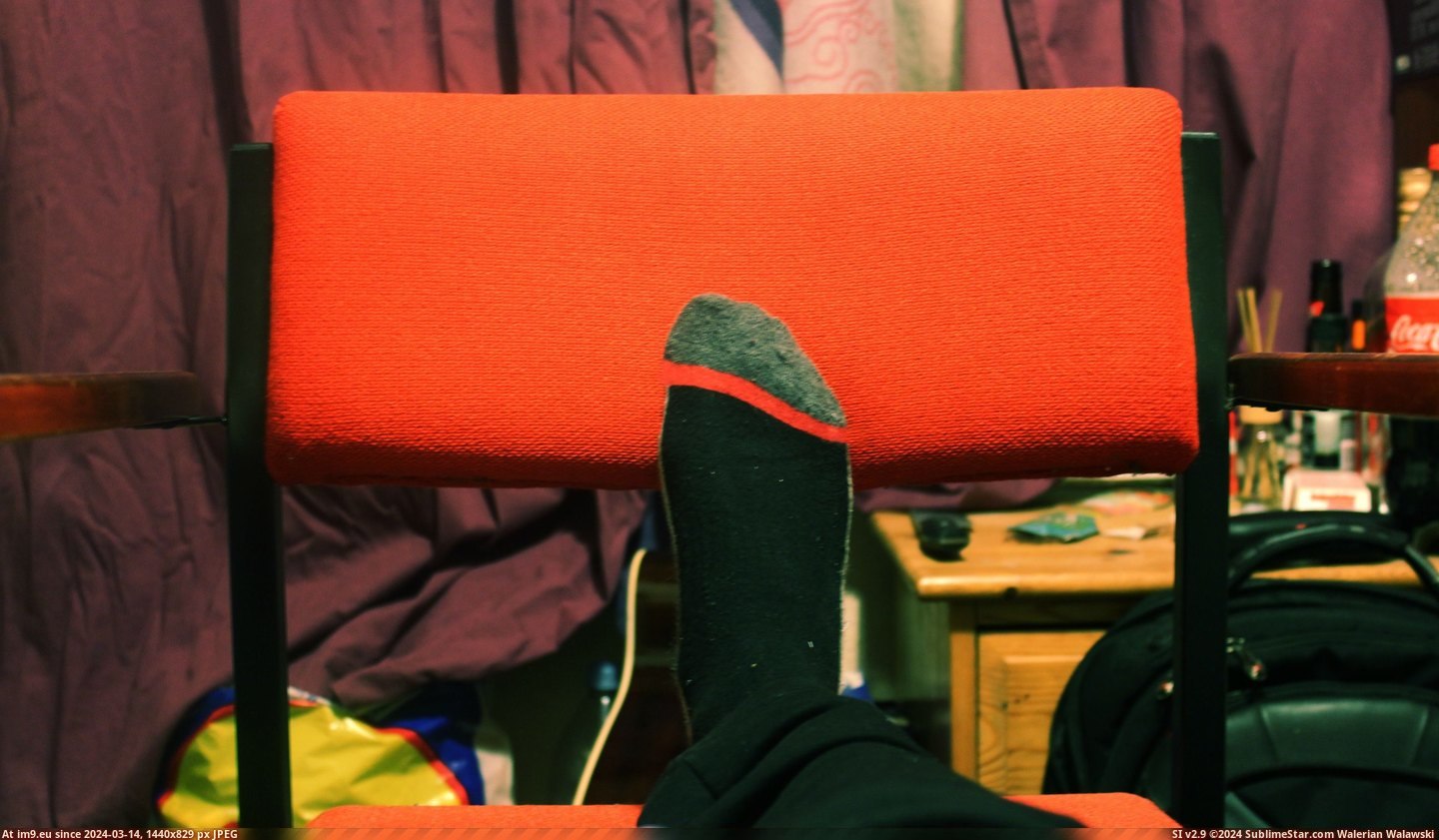 #Good #Matches #Sock #Chair [Mildlyinteresting] My sock matches good with the chair Pic. (Obraz z album My r/MILDLYINTERESTING favs))