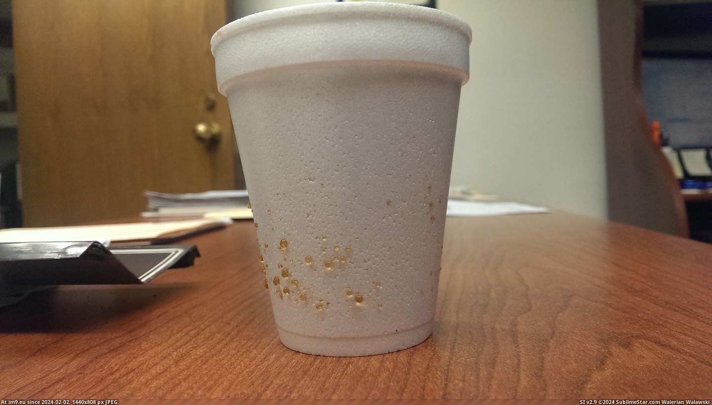 #Coffee #Cup #Bleeds #Decaff #Regular #Occasionally [Mildlyinteresting] Our decaff coffee occasionally bleeds through the cup. It never happens with regular. Pic. (Image of album My r/MILDLYINTERESTING favs))