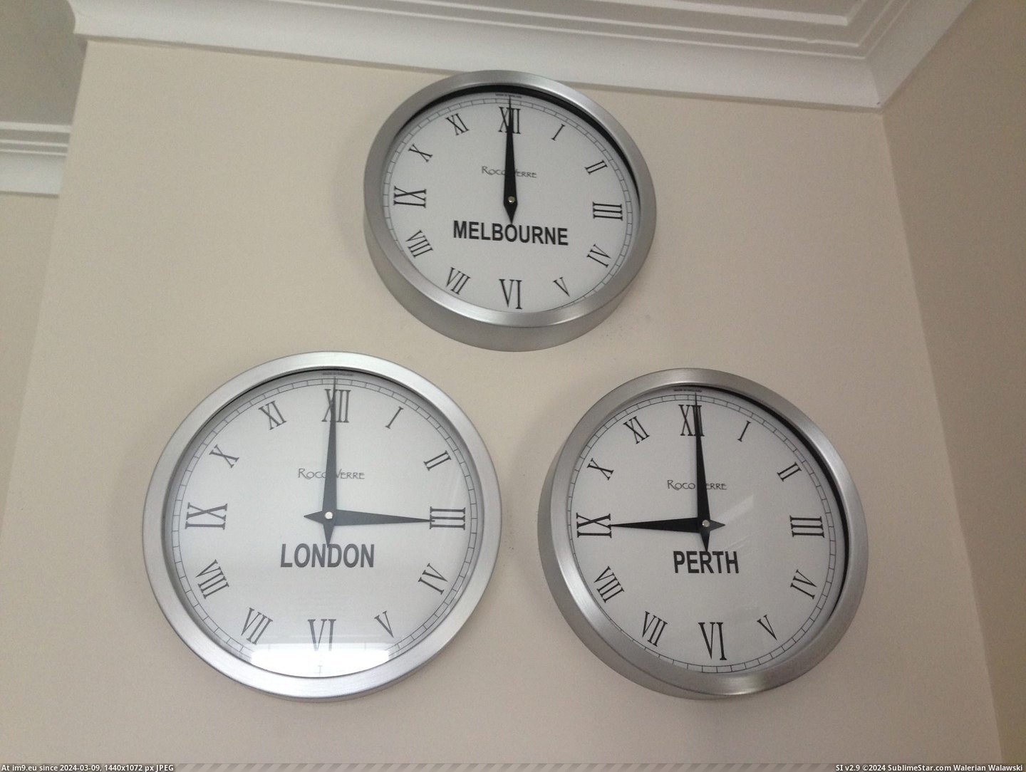 #Time #Clocks #Symmetry [Mildlyinteresting] Symmetry and time and clocks. Pic. (Bild von album My r/MILDLYINTERESTING favs))