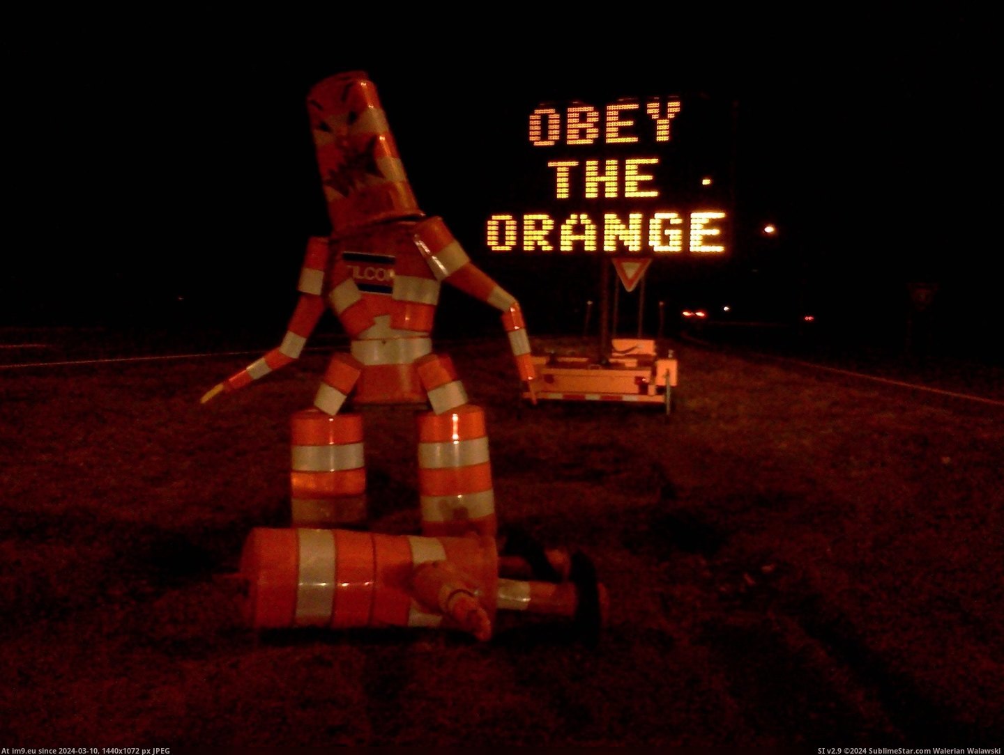 #For #Working #Put #Crew #Glor #Halloween #Road [Mildlyinteresting] The road crew working near me must have put this up for Halloween and never taken it down. I think it's glor Pic. (Obraz z album My r/MILDLYINTERESTING favs))