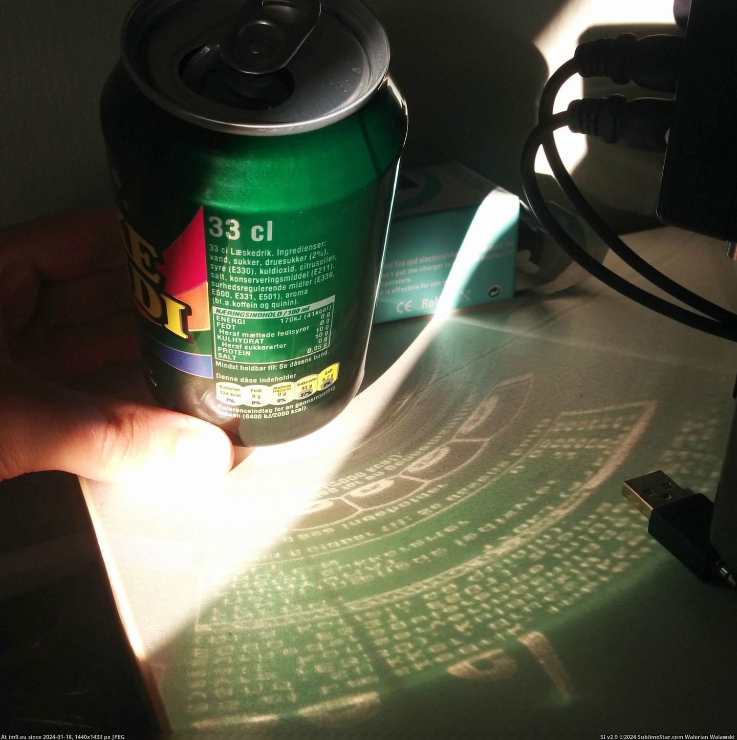 #Writing #Projected #Sunlight [Mildlyinteresting] The sunlight projected the can's writing Pic. (Bild von album My r/MILDLYINTERESTING favs))