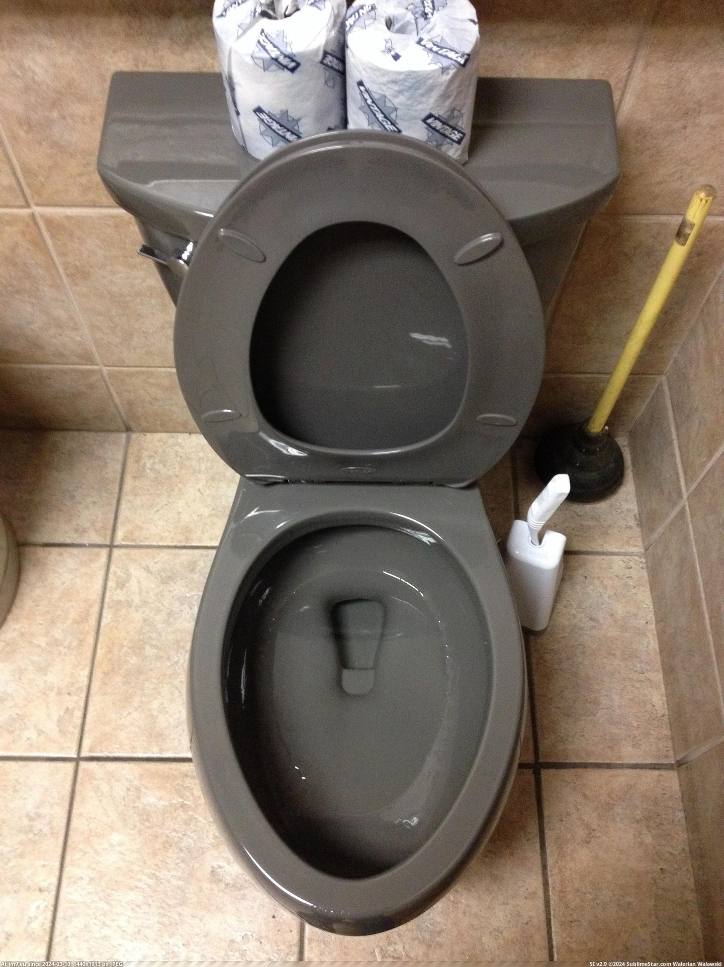#Black #White #Toilet #Gray #Urinal #All #Bathroom [Mildlyinteresting] The toilet and urinal in the bathroom were all gray rather than just white or white and black 2 Pic. (Bild von album My r/MILDLYINTERESTING favs))