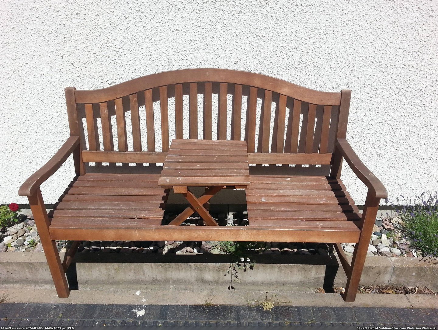 #Bench  #Foldable [Mildlyinteresting] This bench has a foldable table. Pic. (Изображение из альбом My r/MILDLYINTERESTING favs))