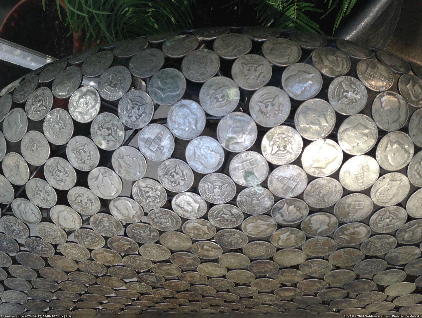 [Mildlyinteresting] This chair made out of old coins 3 (in My r/MILDLYINTERESTING favs)