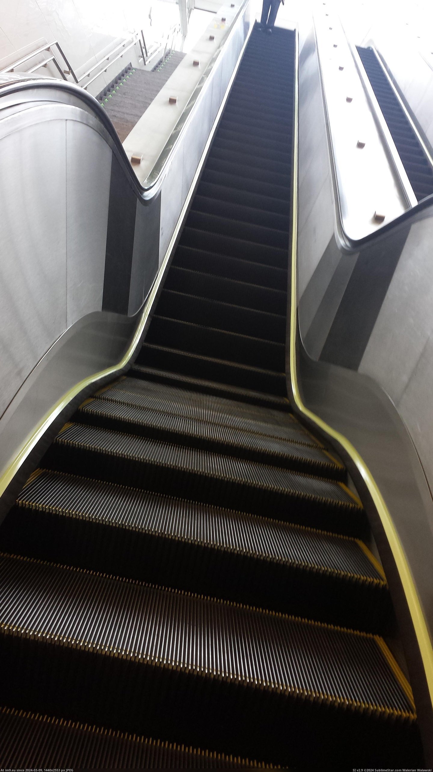 #Bend  #Escalator [Mildlyinteresting] This escalator has a bend in it Pic. (Obraz z album My r/MILDLYINTERESTING favs))