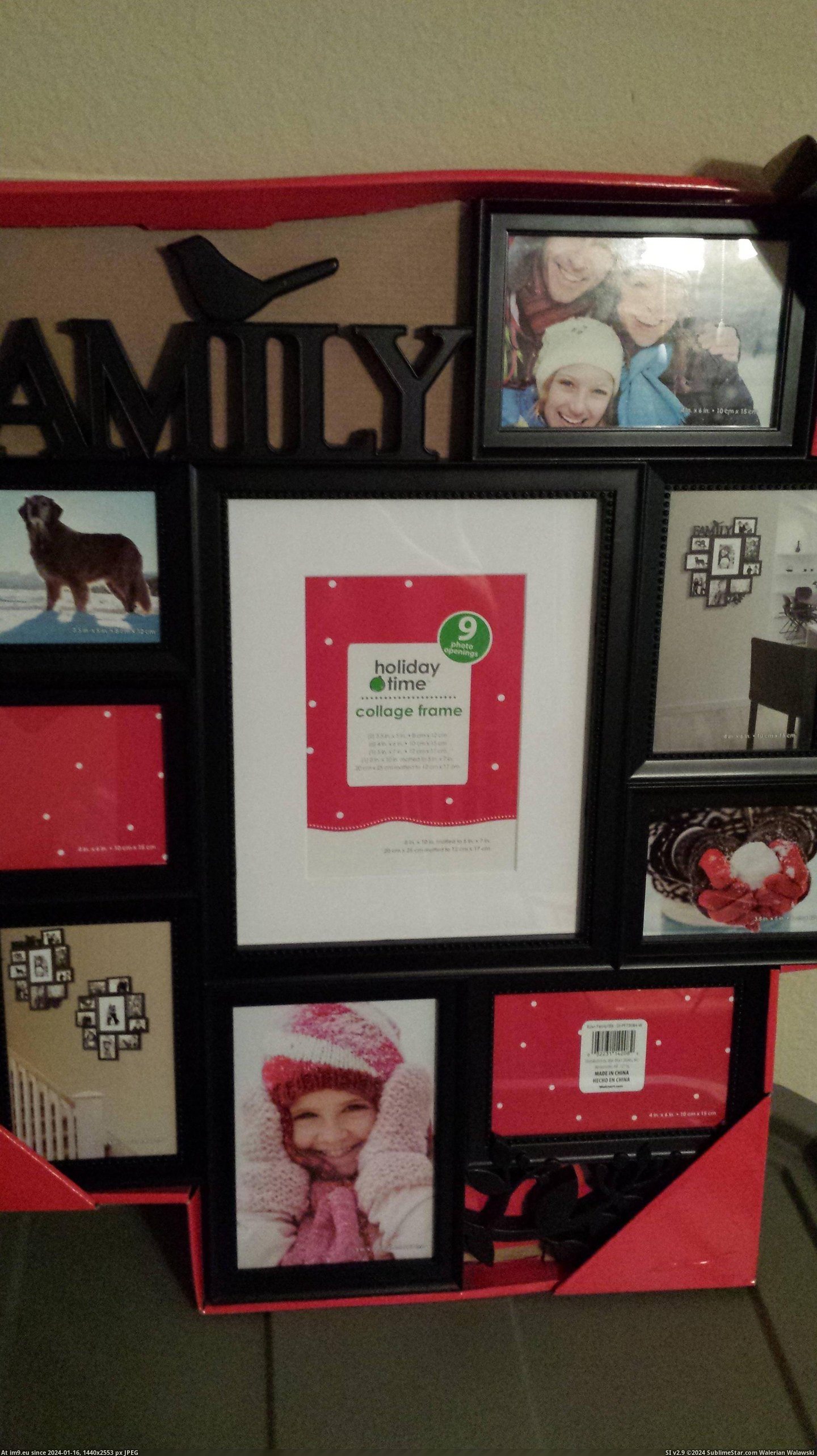#Photos #Holiday #Promo #Picture [Mildlyinteresting] This holiday picture frame has pictures of itself in the promo photos. Pic. (Image of album My r/MILDLYINTERESTING favs))