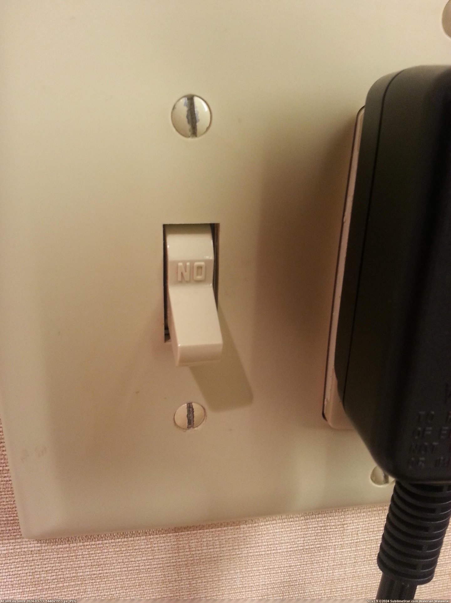 #Hotel #Switch #Upside #Light [Mildlyinteresting] This hotel light switch is upside down. Pic. (Obraz z album My r/MILDLYINTERESTING favs))