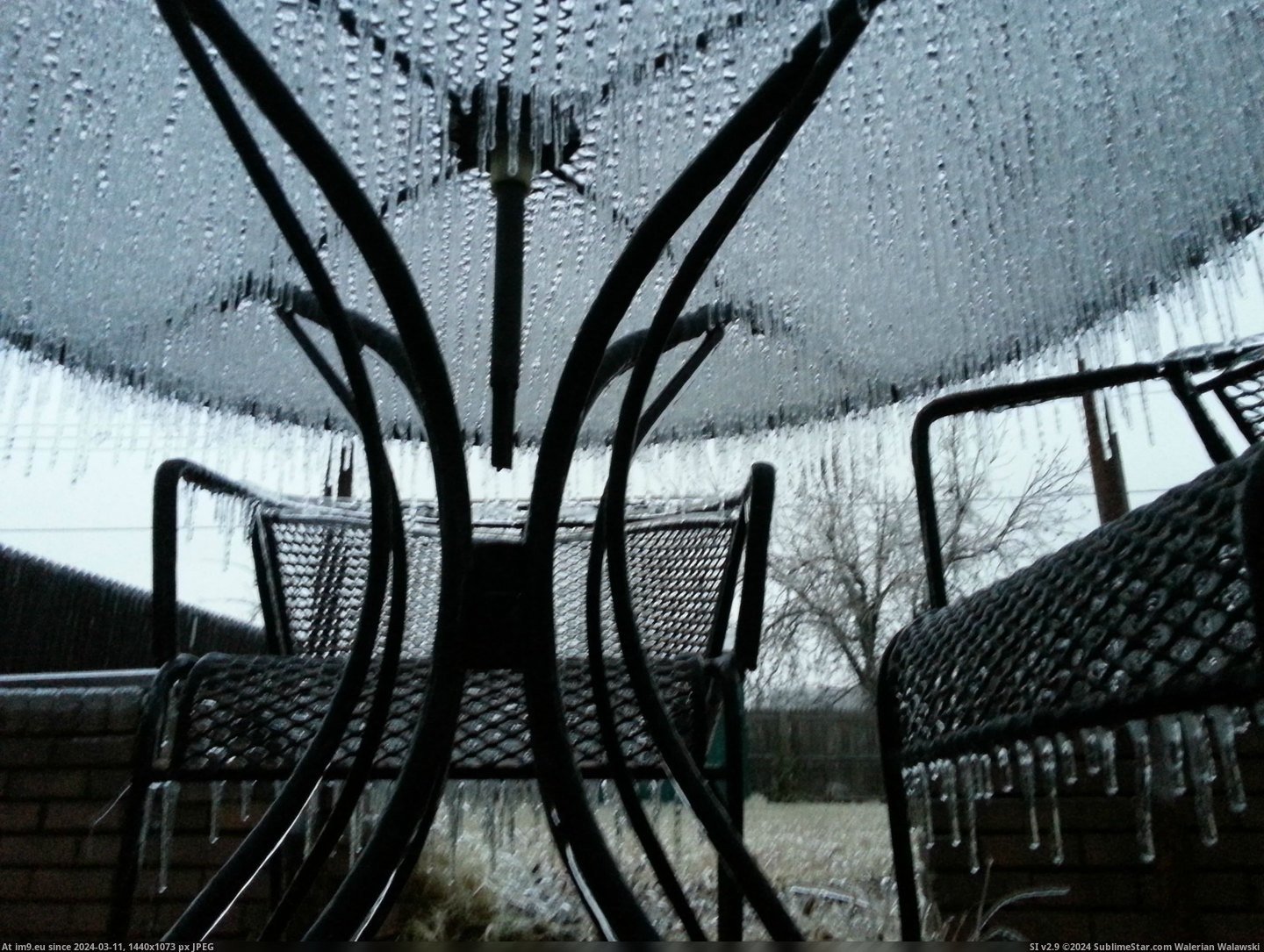#Ice #Storm #Mesh #Furniture #Patio [Mildlyinteresting] This is what happens to mesh patio furniture in an ice storm 3 Pic. (Bild von album My r/MILDLYINTERESTING favs))