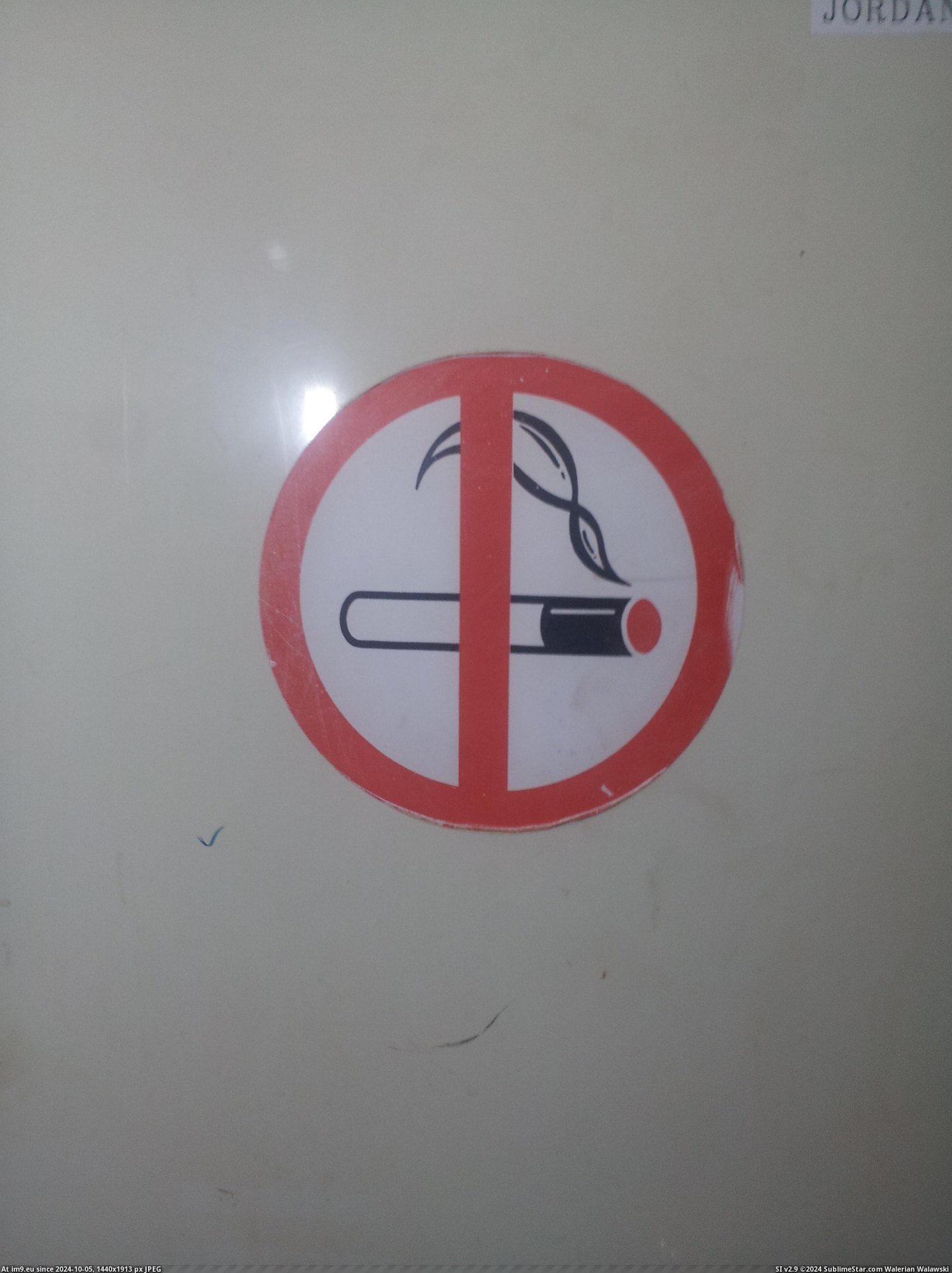 #Old #Smoking #Ambulance #Vehicle #Filter #Burning #Cigarette [Mildlyinteresting] This no smoking sign in a old ambulance vehicle has a cigarette with its filter burning Pic. (Bild von album My r/MILDLYINTERESTING favs))