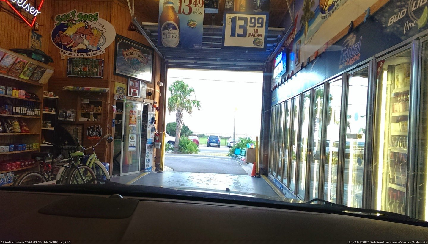 #Old #Car #Wash #Convenience #Remodeled #Store #Drive [Mildlyinteresting] This old car wash had been remodeled into a drive-through convenience store. Pic. (Image of album My r/MILDLYINTERESTING favs))