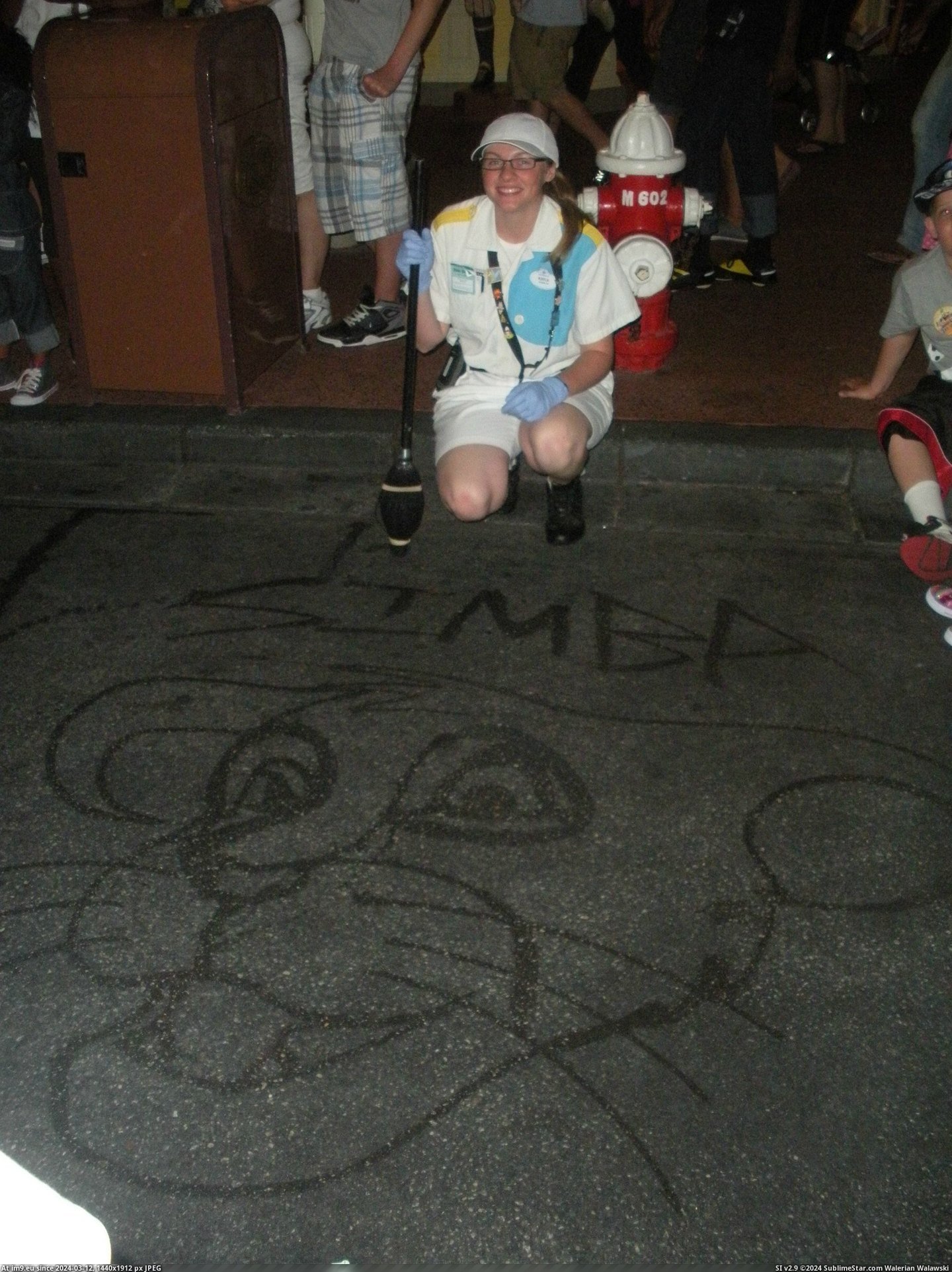 #World #Water #Disney #Guests #Janitor #Broom #Entertain #Characters #Drew #Sidewalk [Pics] As a janitor at Disney World, I drew characters with water and a broom on the sidewalk to entertain guests. 7 Pic. (Image of album My r/PICS favs))