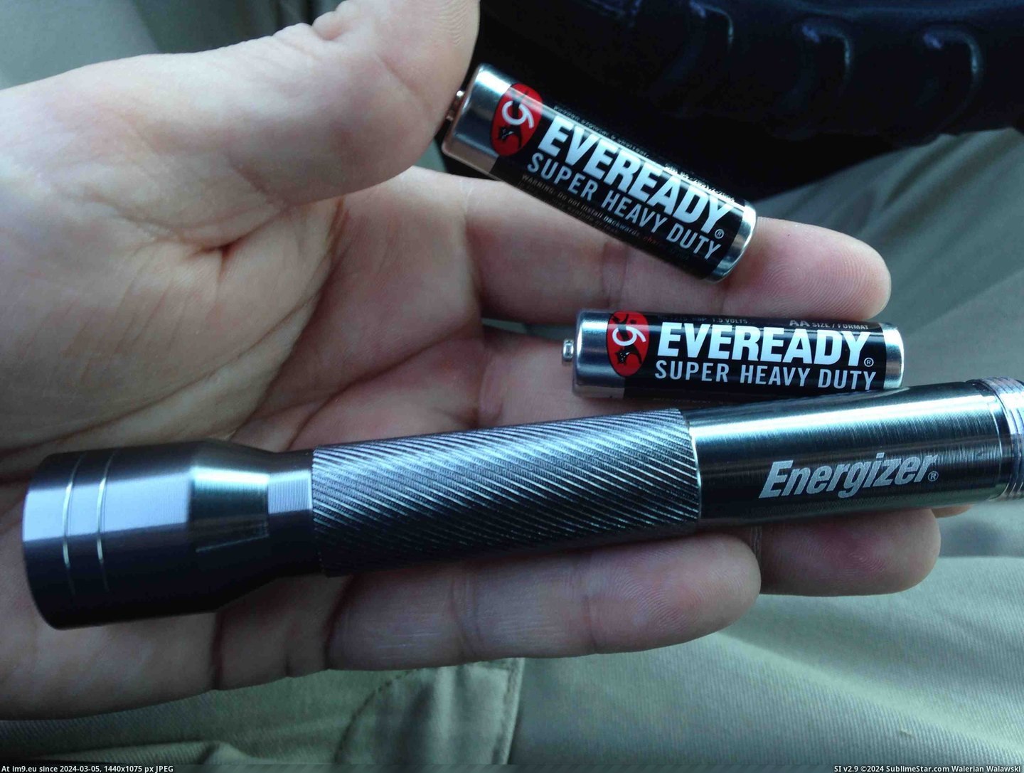 #Bought #Batteries #Eveready #Flashlight #Energizer [Pics] bought an energizer flashlight, it came with eveready batteries Pic. (Bild von album My r/PICS favs))