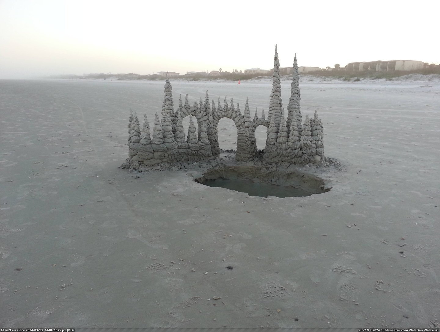 #You #For #Beach #Tonight #Cool #Idea #Sandcastle #Out #But #Smile [Pics] I found a cool sandcastle on the beach tonight. Have no idea who made it, but thanks for smile if you're out there. Pic. (Obraz z album My r/PICS favs))
