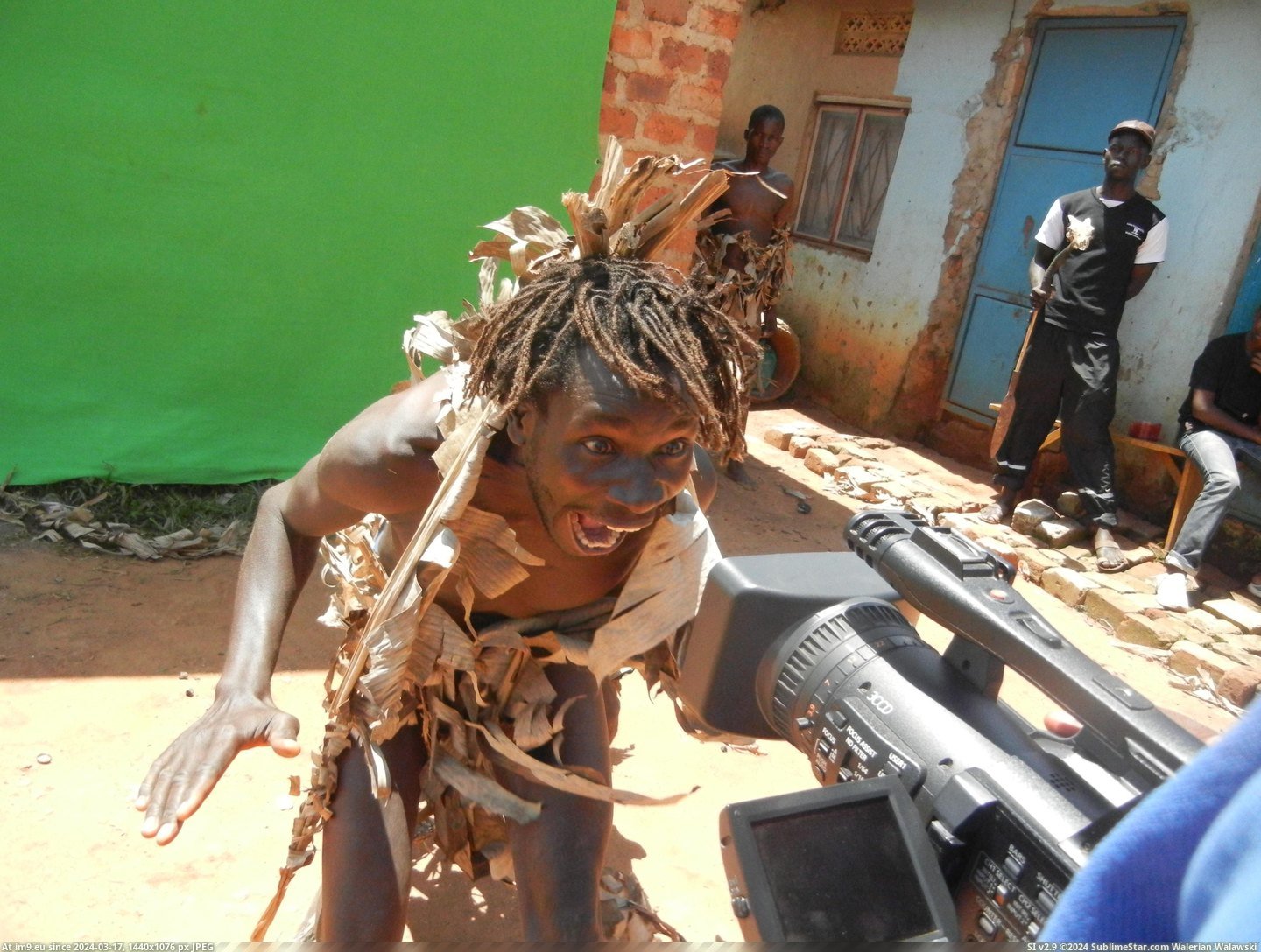 #Months #Living #Spent #Films #Slum #Wakaliwood #Africa #Nyc #Action [Pics] I'm from NYC and spent about 8 months living in a slum in Africa that makes action films (Wakaliwood). Somehow became a U Pic. (Bild von album My r/PICS favs))