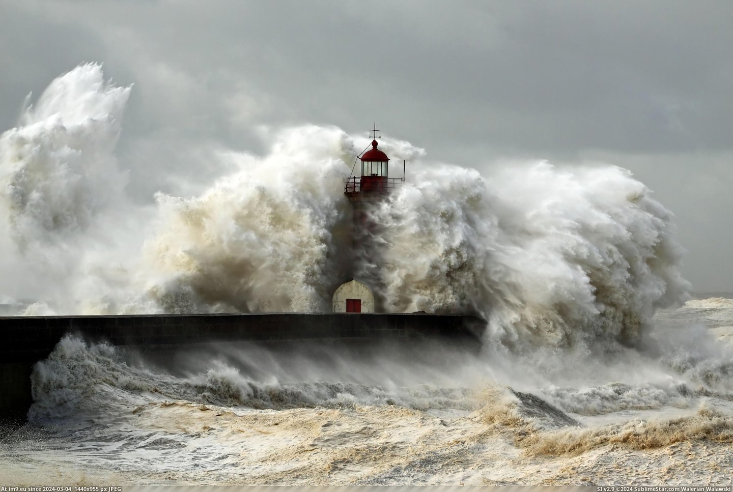 #Storm  #Lighthouse [Pics] Lighthouse in the Storm Pic. (Obraz z album My r/PICS favs))