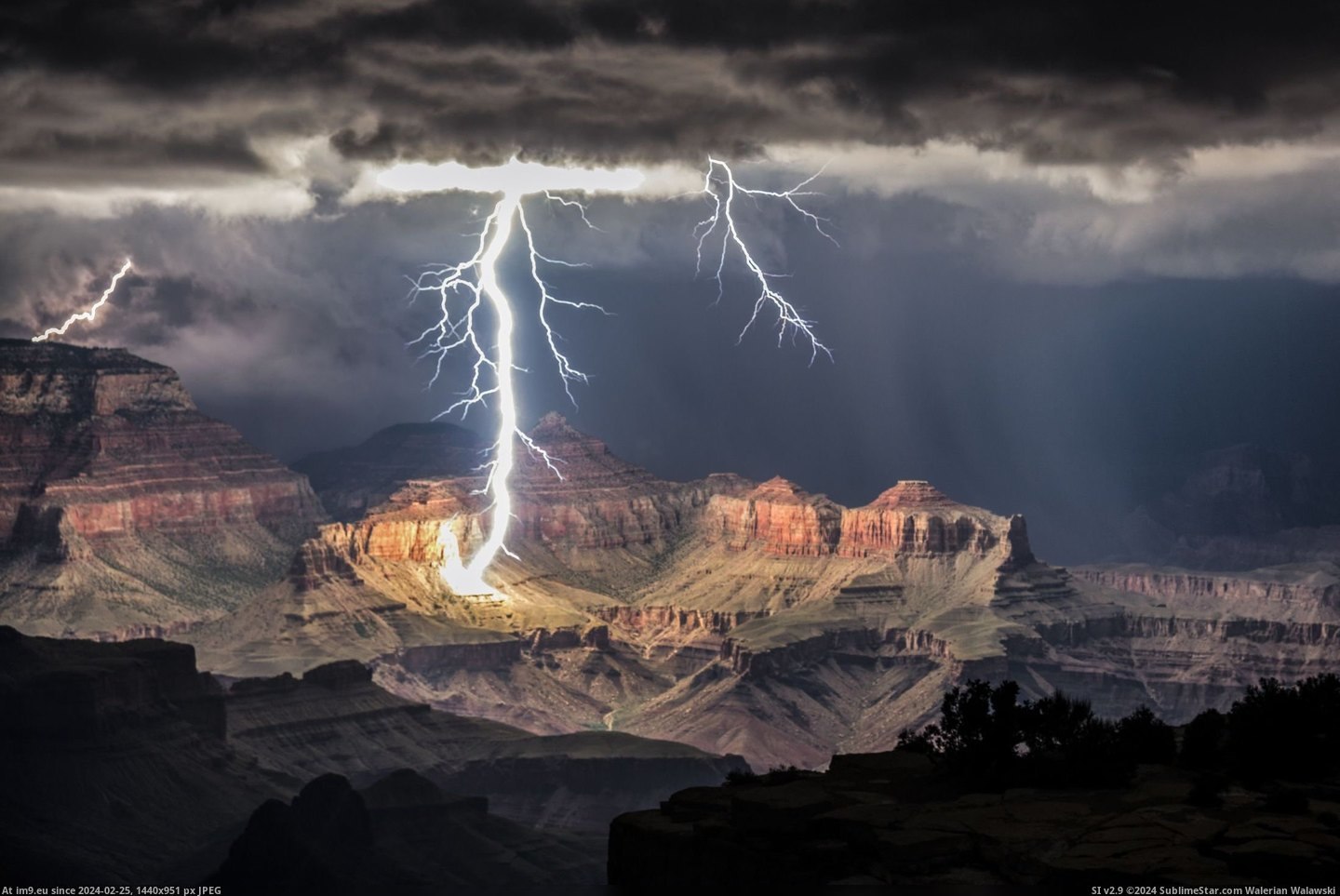 #Canyon #Lightning #Lit #Grand [Pics] The Grand Canyon lit only by lightning Pic. (Obraz z album My r/PICS favs))