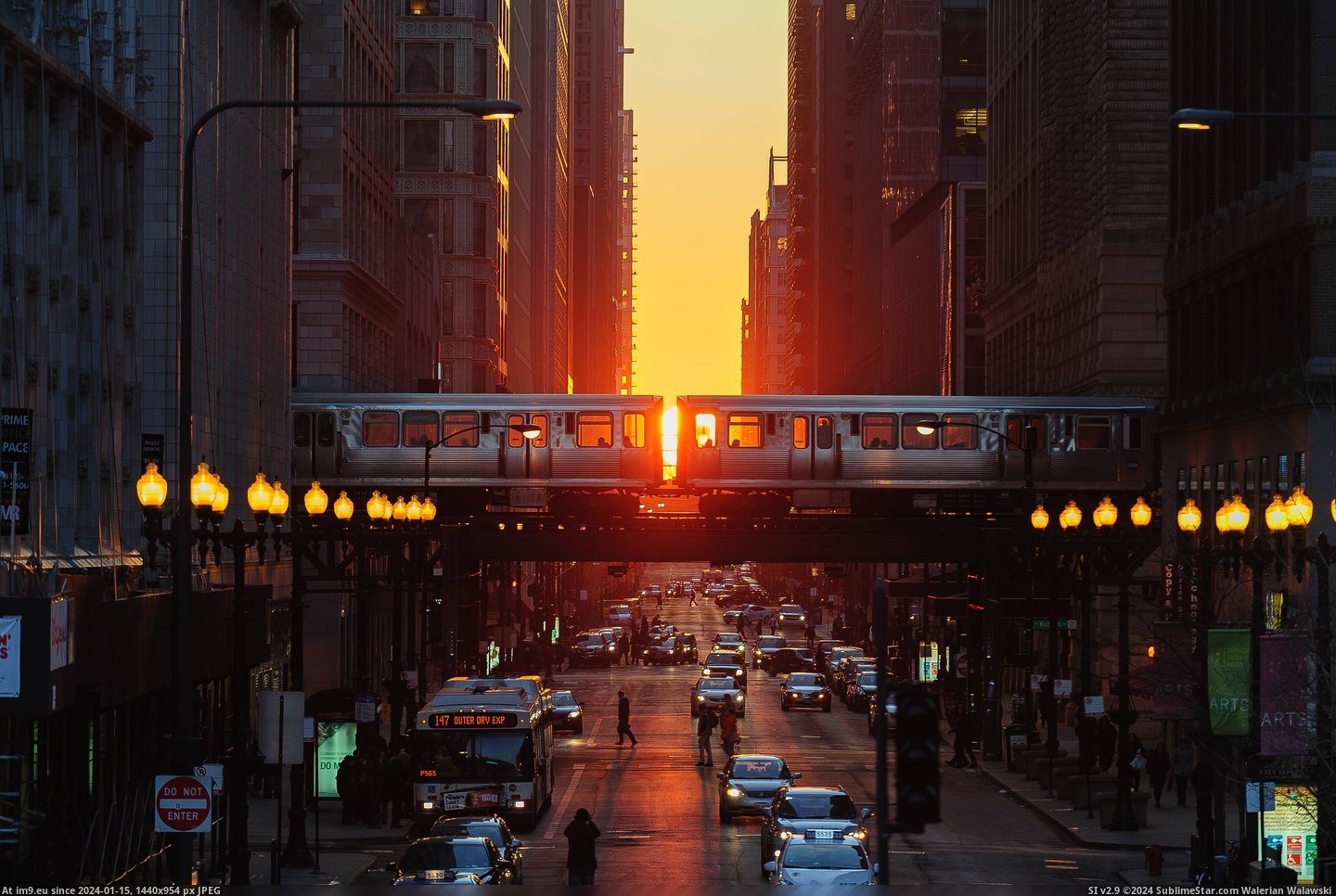 #Wallpaper #Wide #Wallpapers #Sun #Streets #Setting #Equinox #Visible #Architecture #Spring #Highres #Chicago [Pics] The setting sun is visible down the streets of Chicago during the spring equinox Pic. (Obraz z album My r/PICS favs))