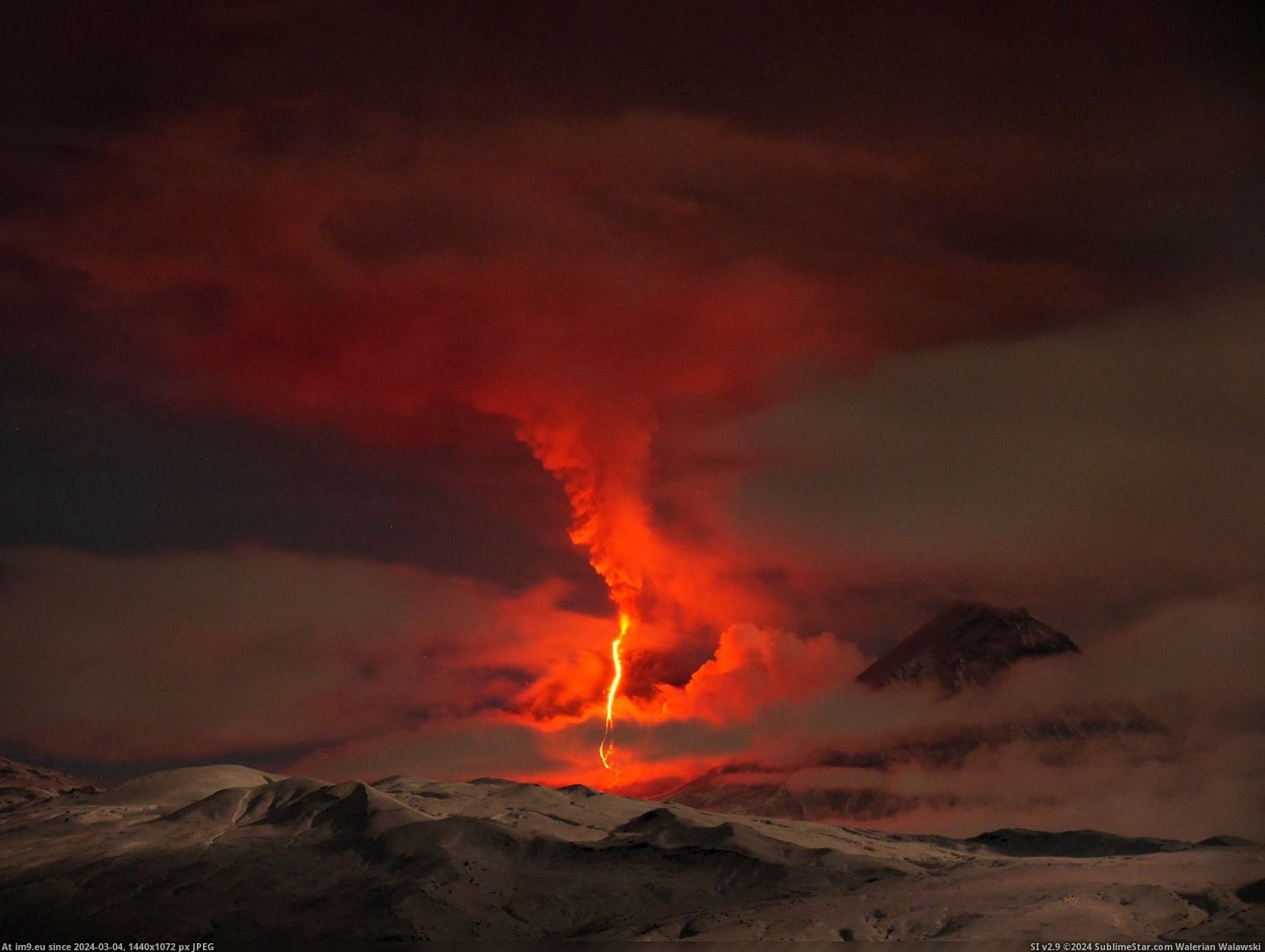#Scene #Russia #Volcanic #Eruption #Lord #Rings [Pics] Volcanic eruption in Russia looks like a scene from Lord of the Rings Pic. (Image of album My r/PICS favs))