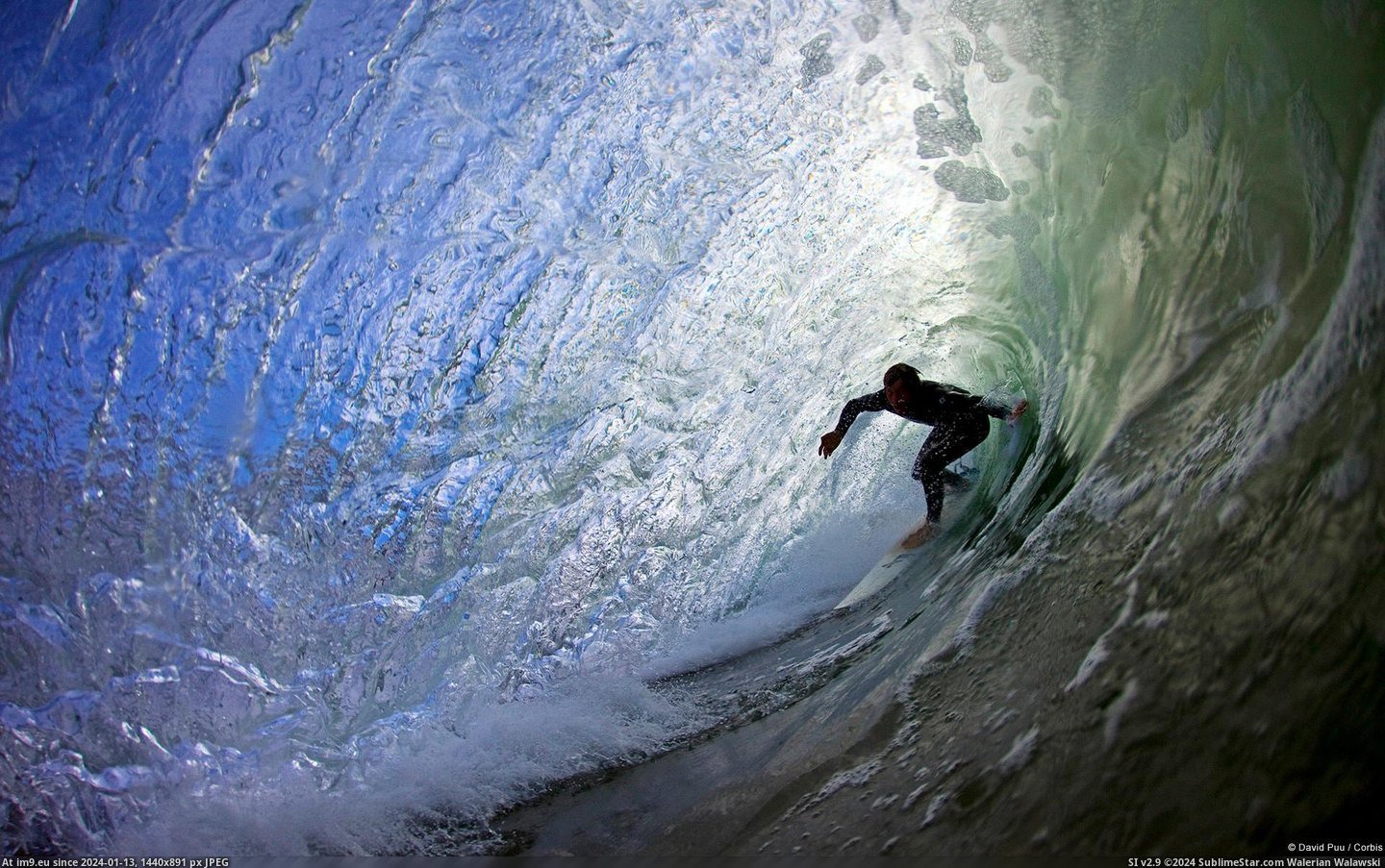 Surfing the Tube (Ventura, California, U.S.) (in 1920x1200 wallpapers HD)