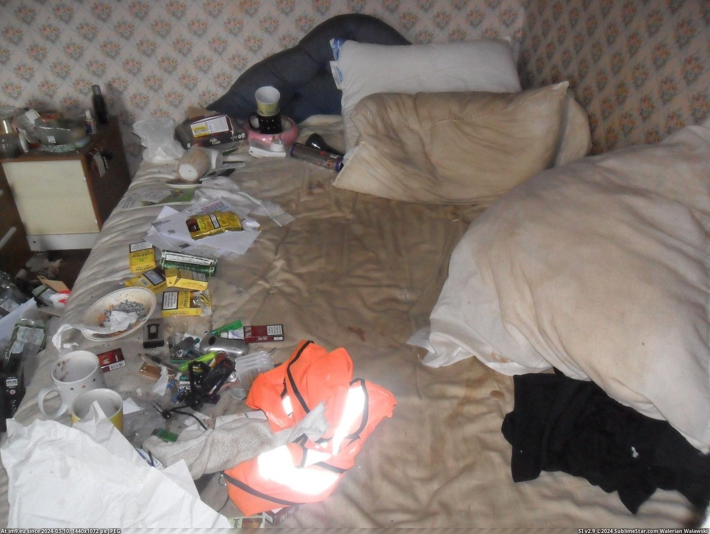 #Wtf #For #Was #Father #Flat #Cleared #Tenants #Year #Old #Out [Wtf] Cleared out an old tenants flat for my father last year. This is what was inside. 3 Pic. (Bild von album My r/WTF favs))