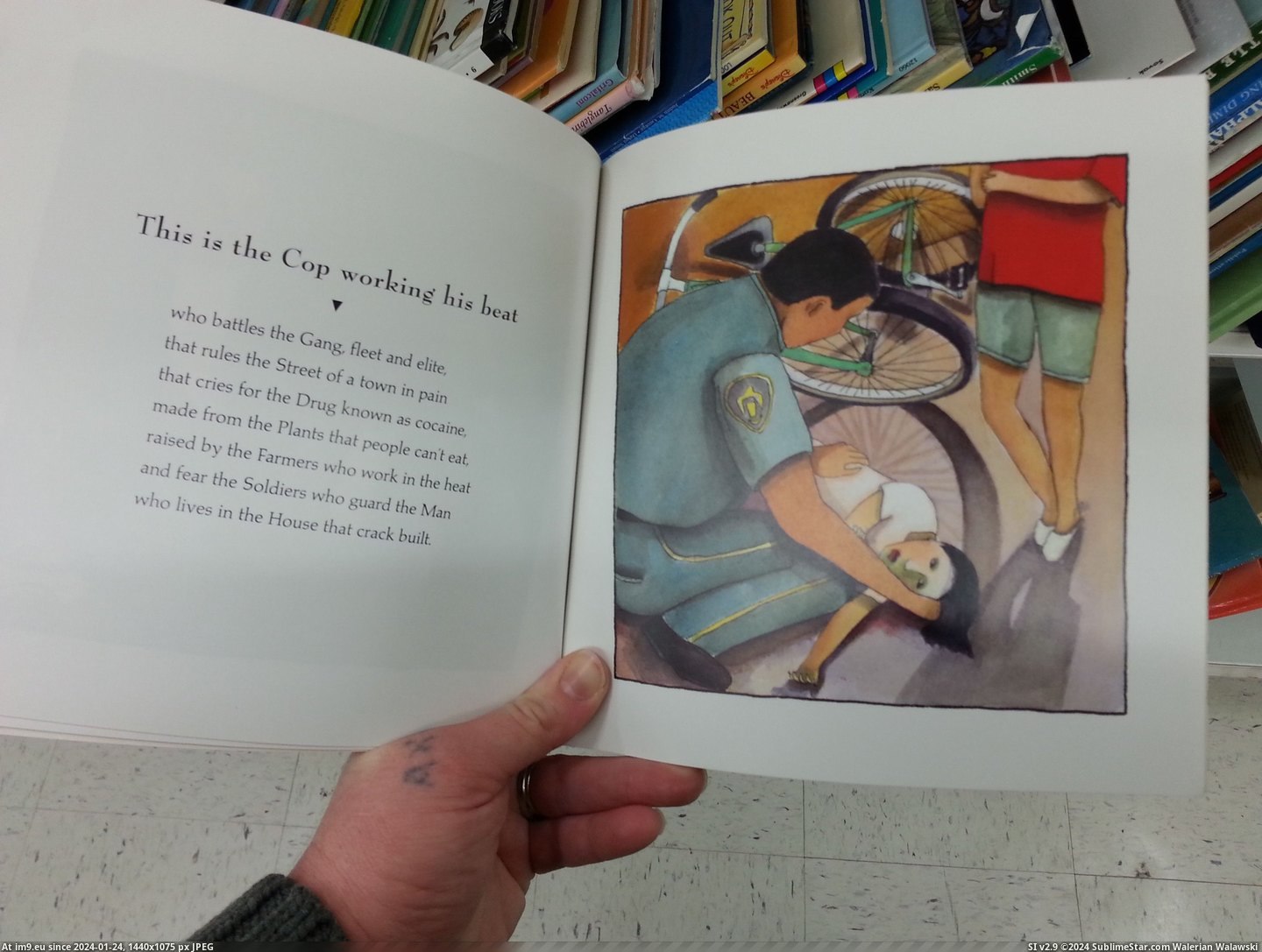 #Wtf #Store #Thrift #Crack #Book #Children [Wtf] Found this children's book about crack at a thrift store today 2 Pic. (Bild von album My r/WTF favs))